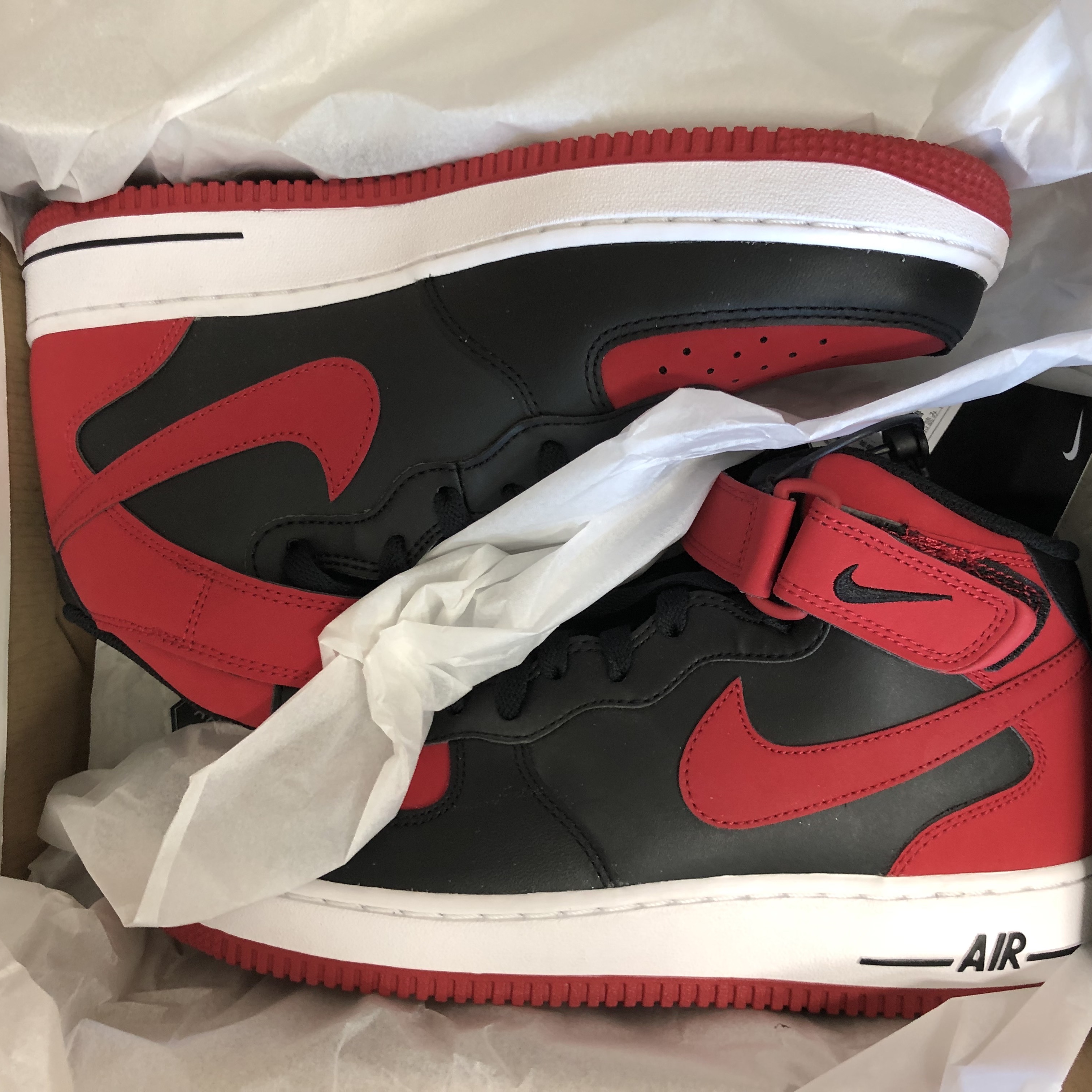 Nike Air Force 1 Mid Bred 착용 스타일 - 3