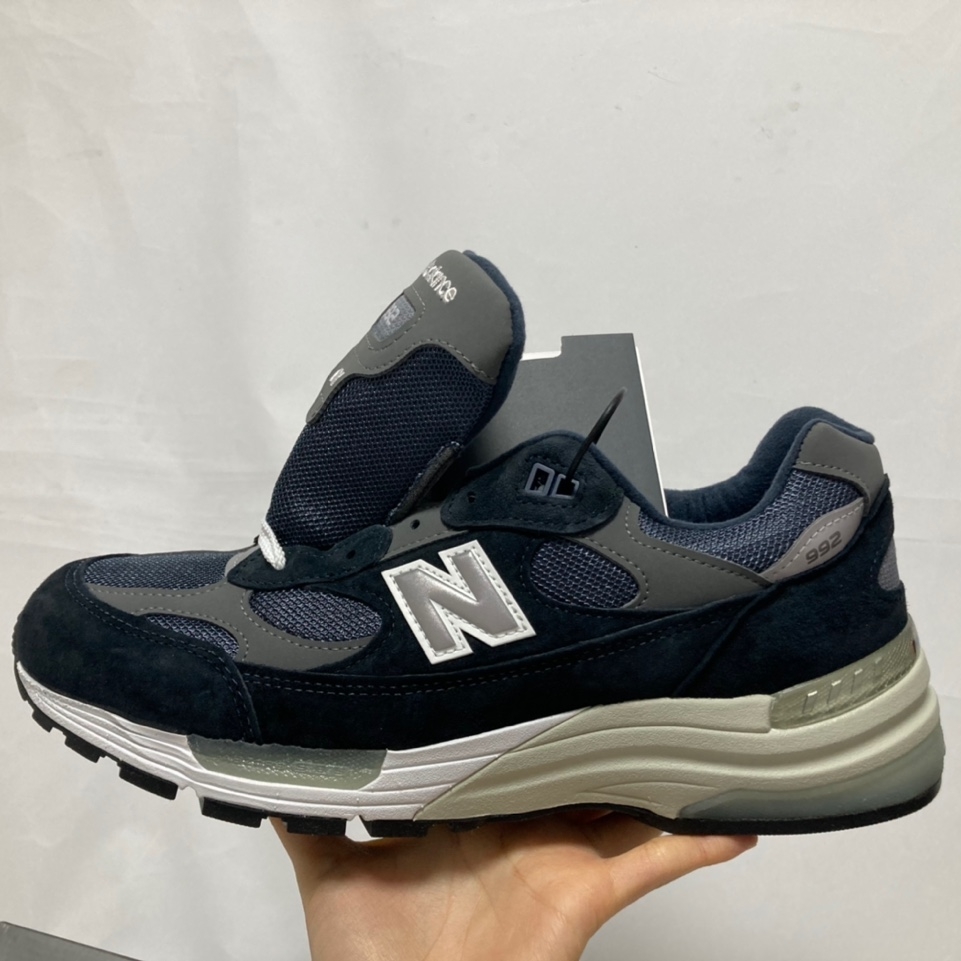 New Balance 992 Made in USA Navy 착용 스타일 - 2