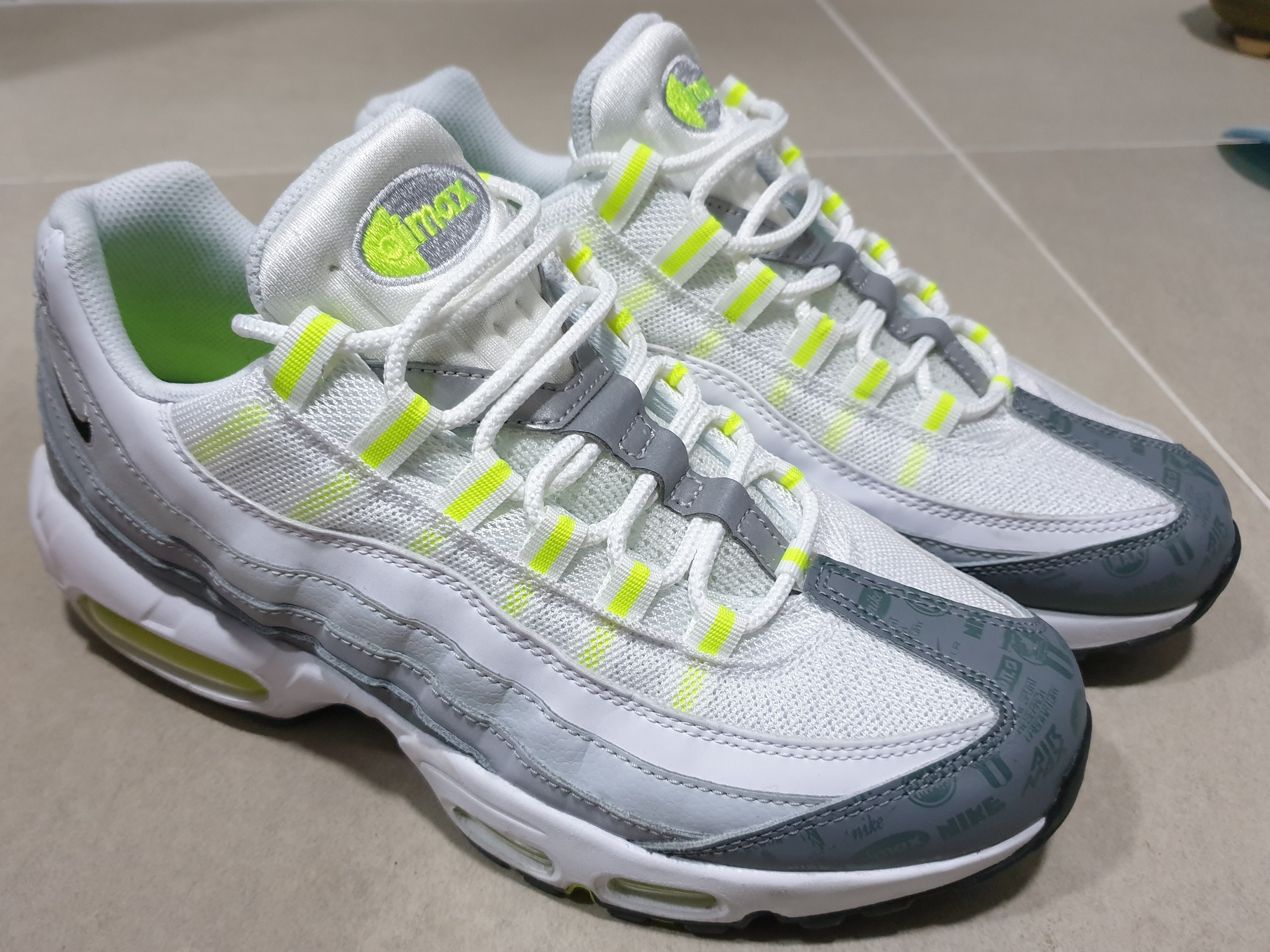 Nike Air Max 95 Wolf Grey 착용 스타일 - 1