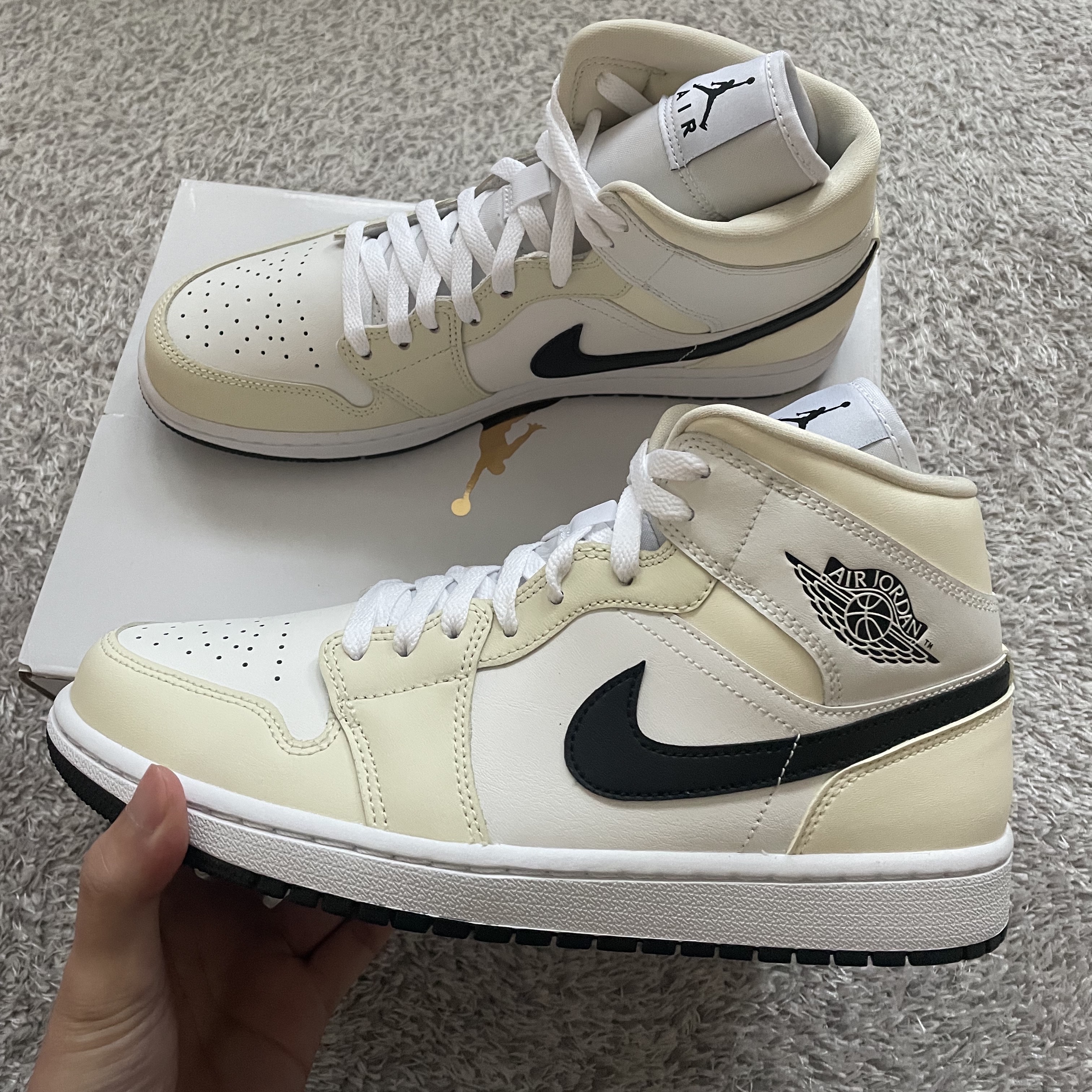 (W) Jordan 1 Mid Coconut Milk 착용 스타일 - 2