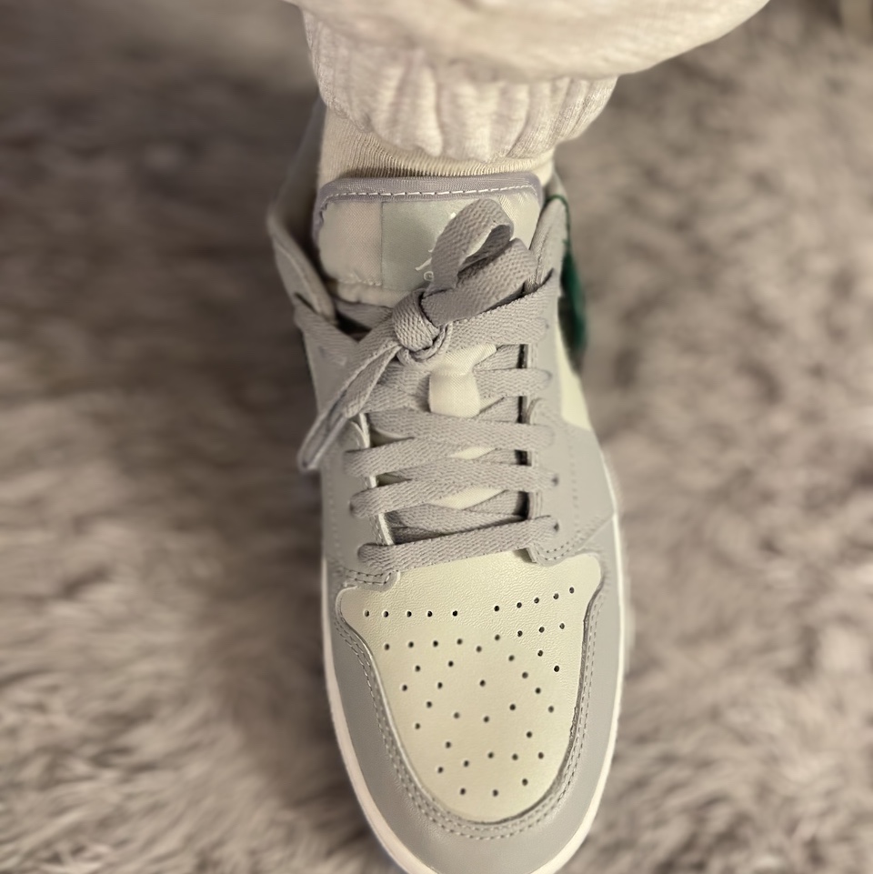 Jordan 1 Low Golf Wolf Grey 착용 스타일 - 4