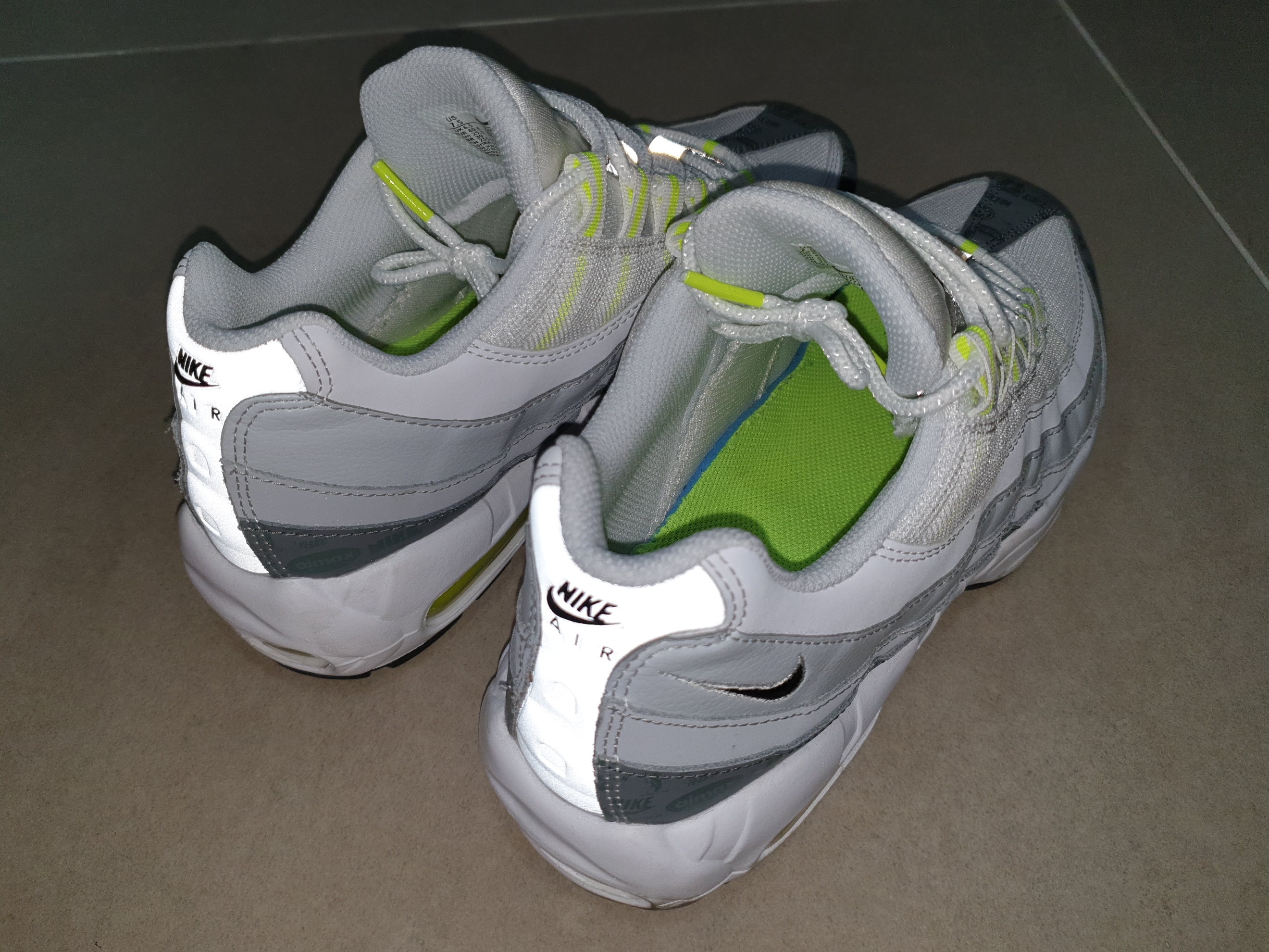 Nike Air Max 95 Wolf Grey 착용 스타일 - 4