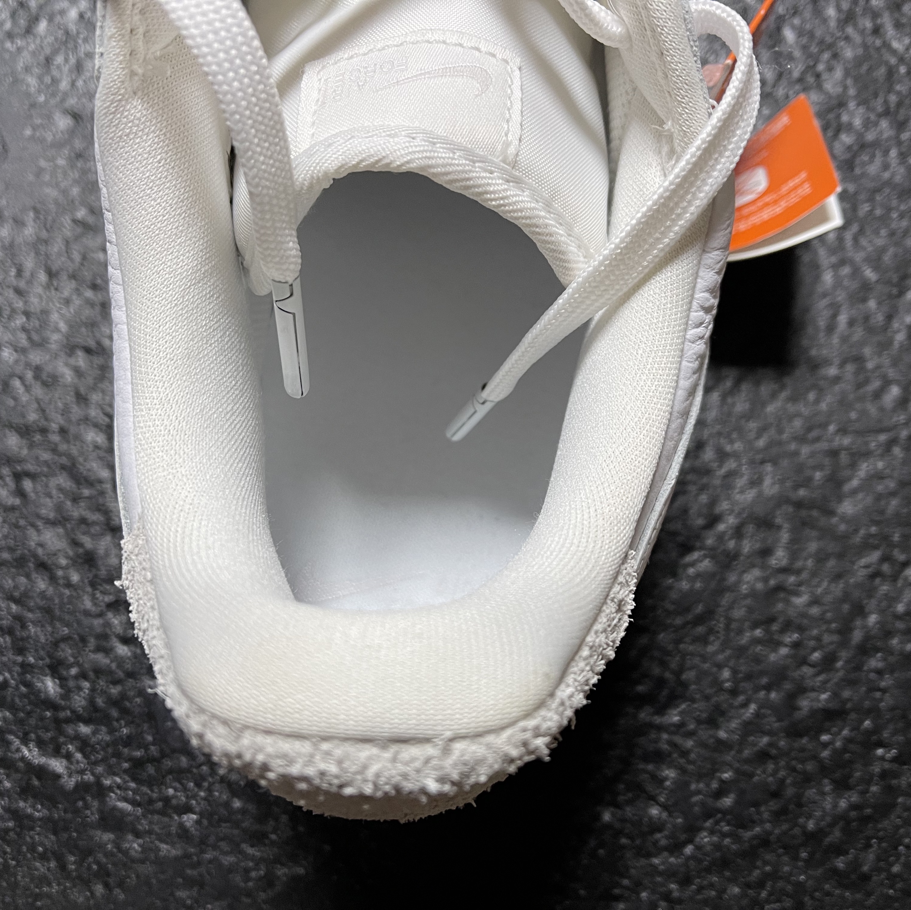 Nike x Fear of God Air Fear of God 1 Oatmeal, Nike Air Force 1 '07 Craft Triple White 착용 스타일 - 4