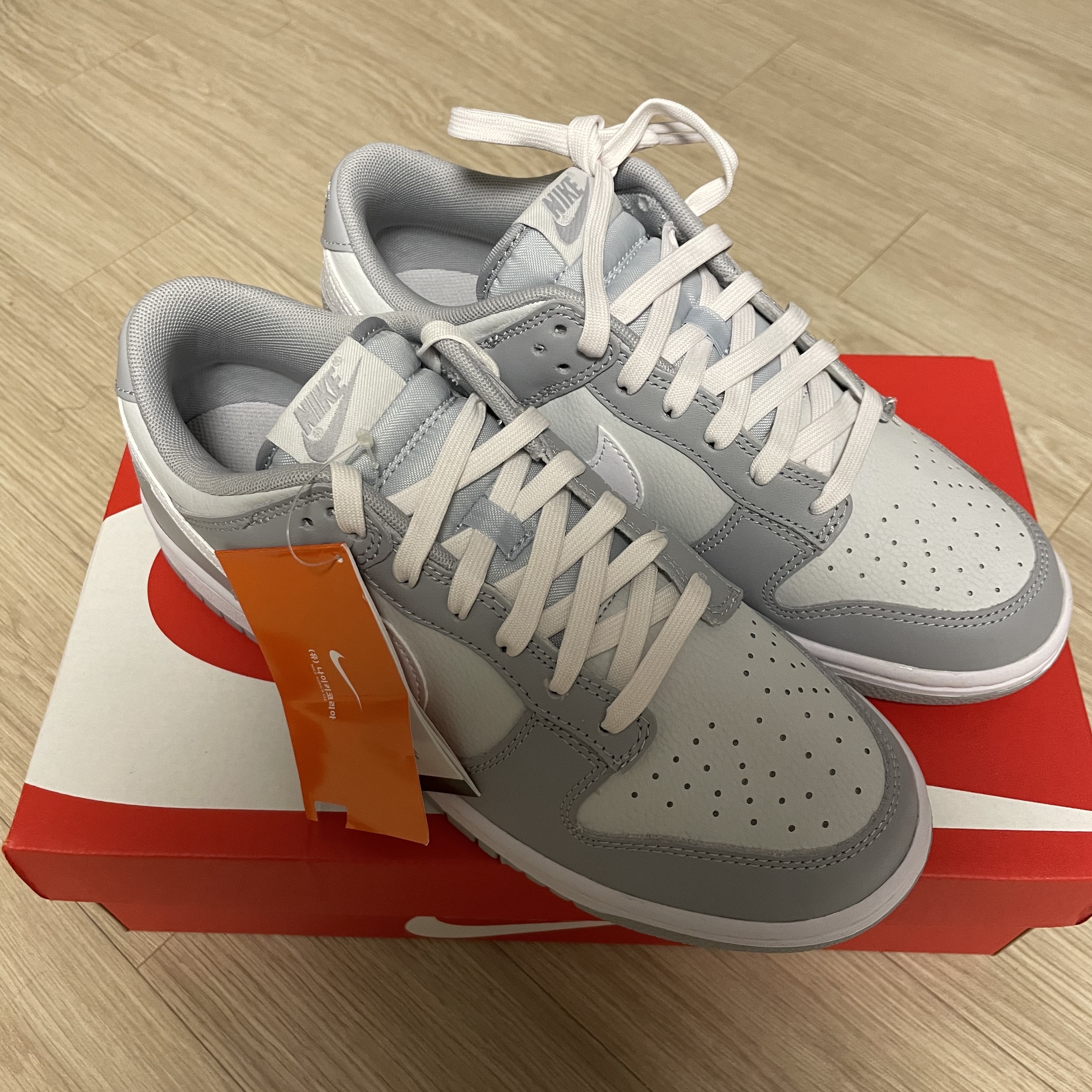 Nike Dunk Low Retro Wolf Grey 착용 스타일 - 2
