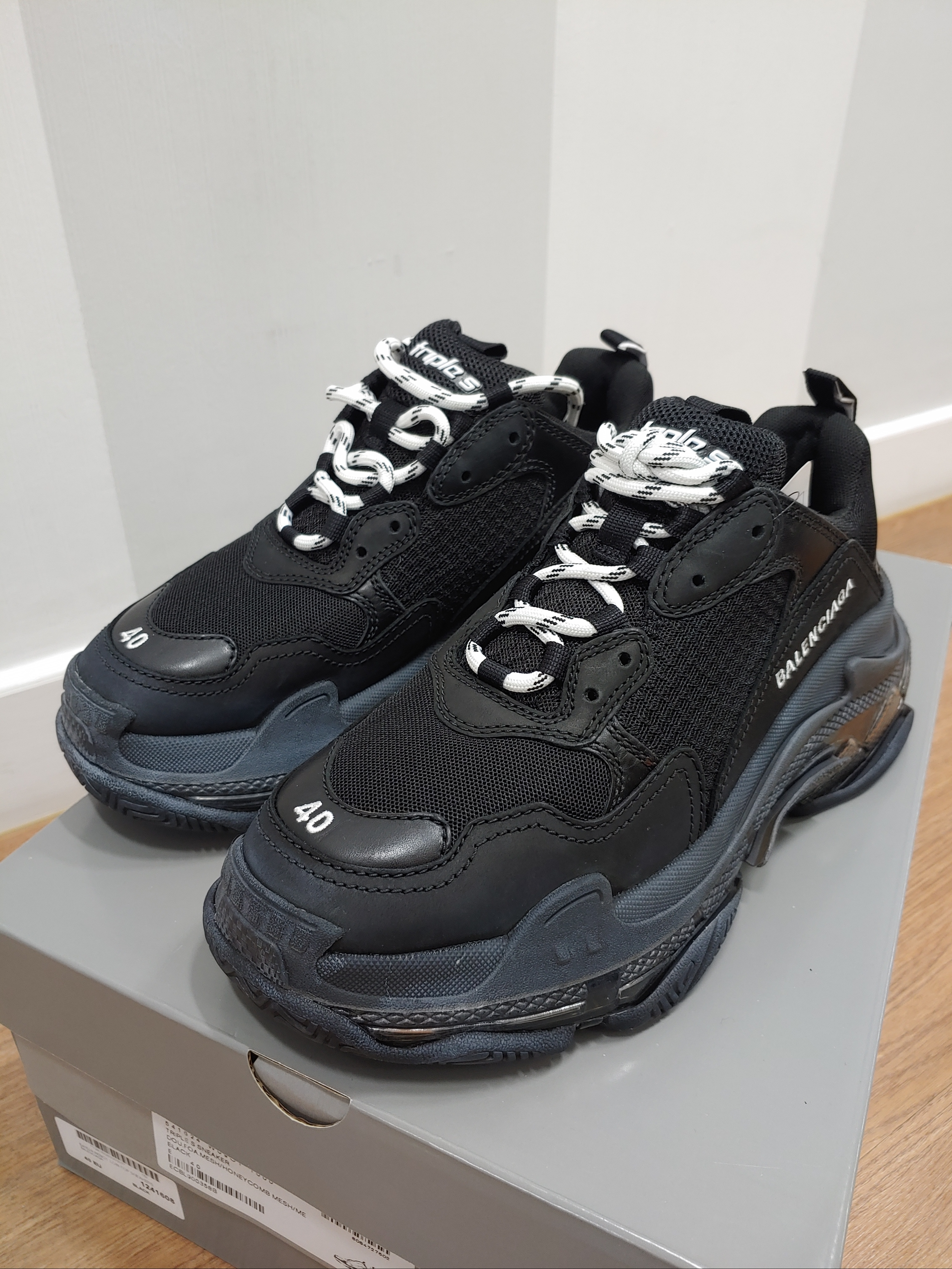 Balenciaga Triple S Black Clear Sole 2019 착용 스타일 - 1