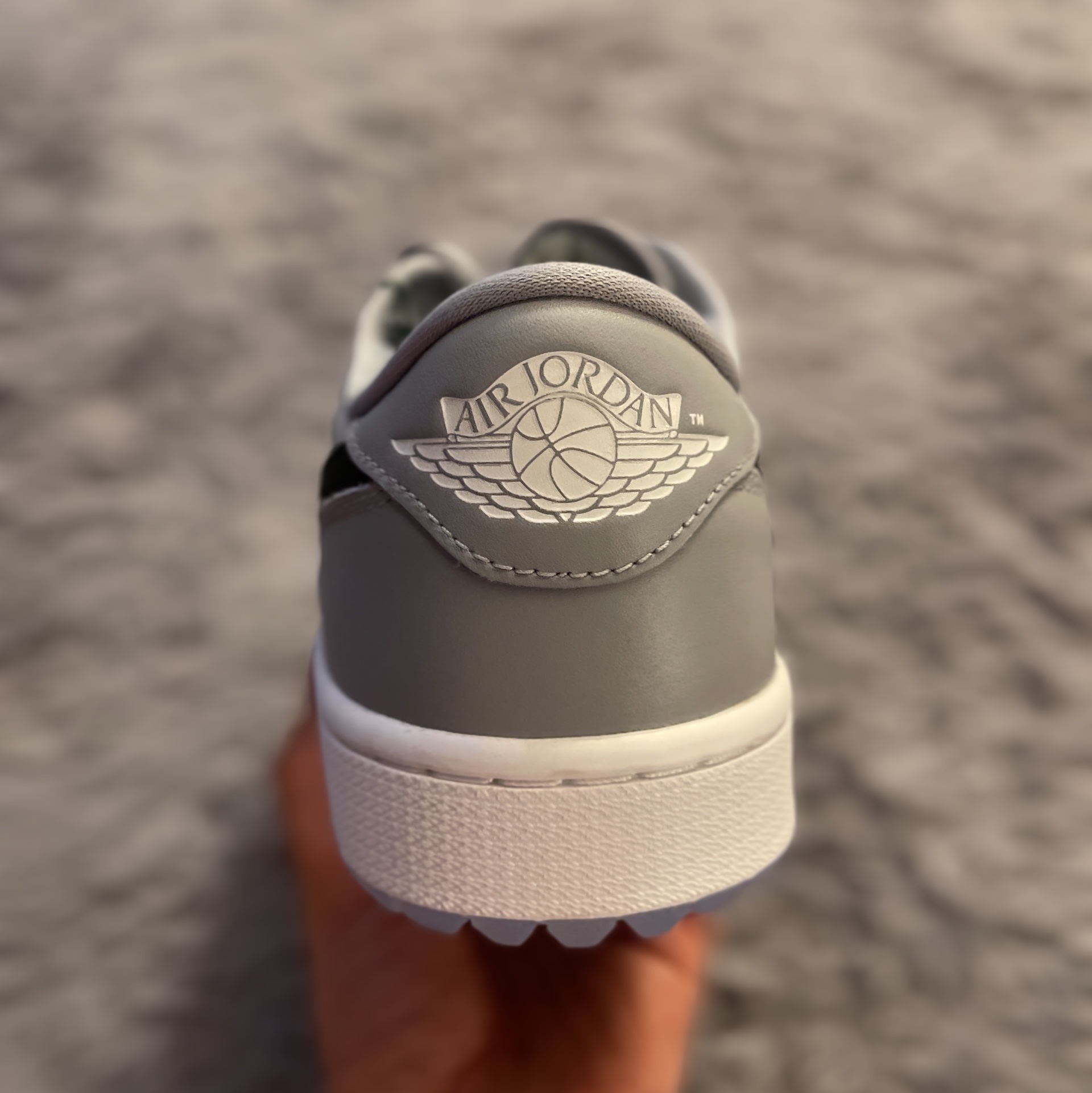 Jordan 1 Low Golf Wolf Grey 착용 스타일 - 3
