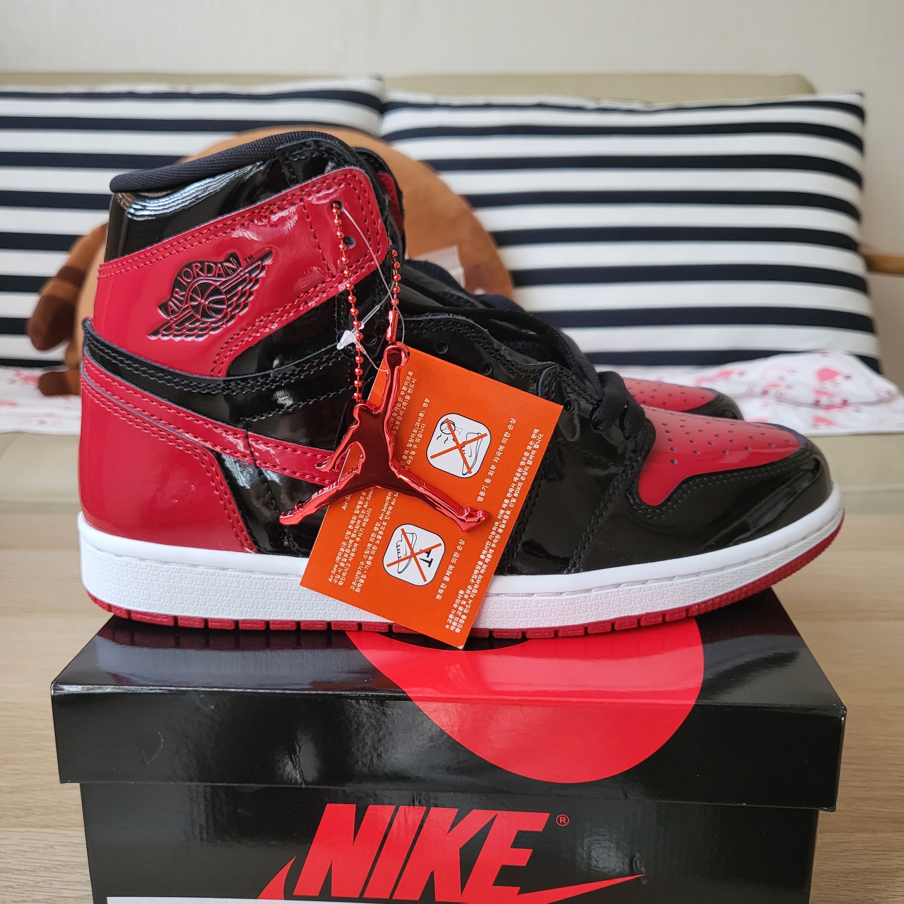 Jordan 1 Retro High OG Patent Bred 착용 스타일 - 5