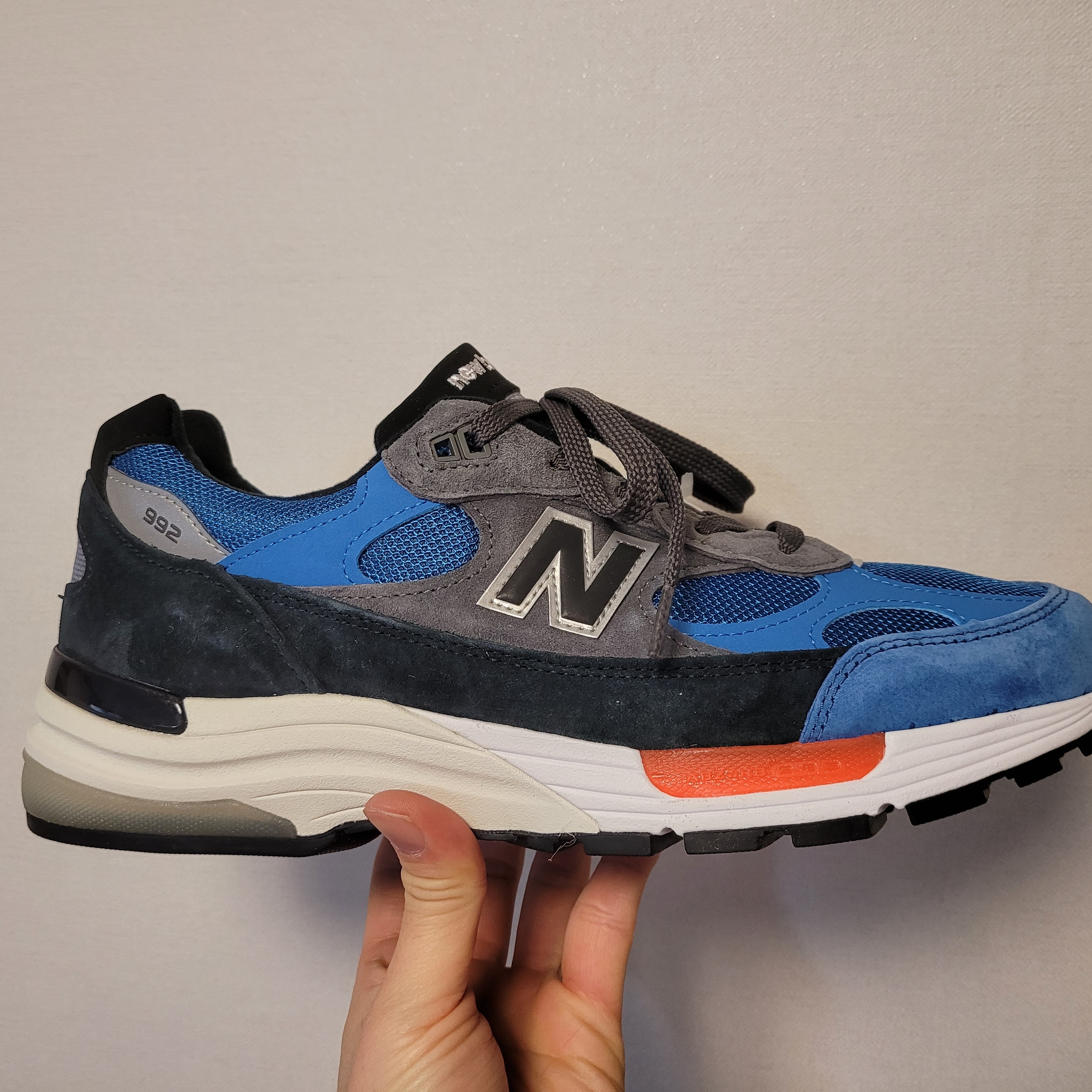 New Balance 992 Made in USA Blue Grey 착용 스타일 - 1