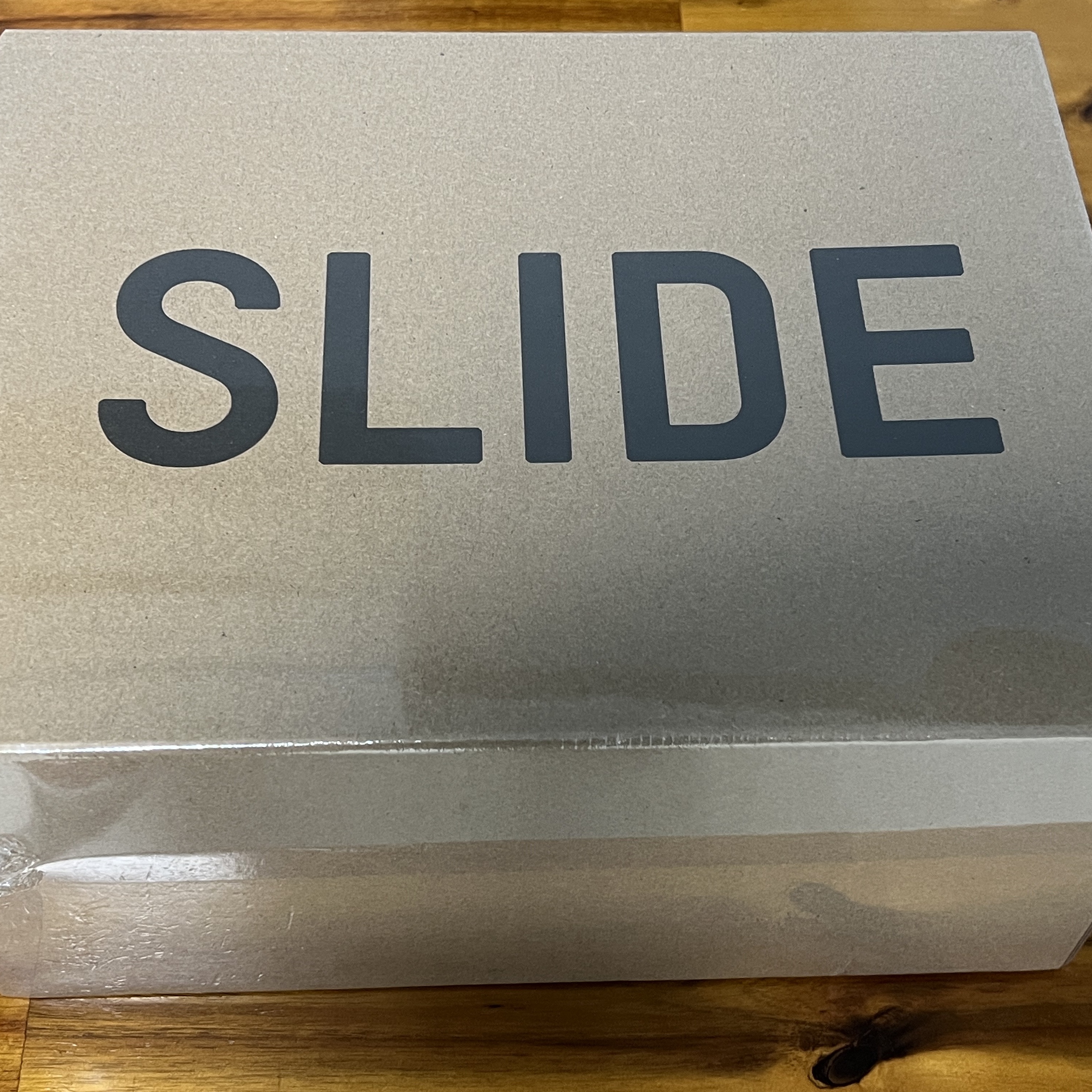 Adidas Yeezy Slide Ochre 착용 스타일 - 2