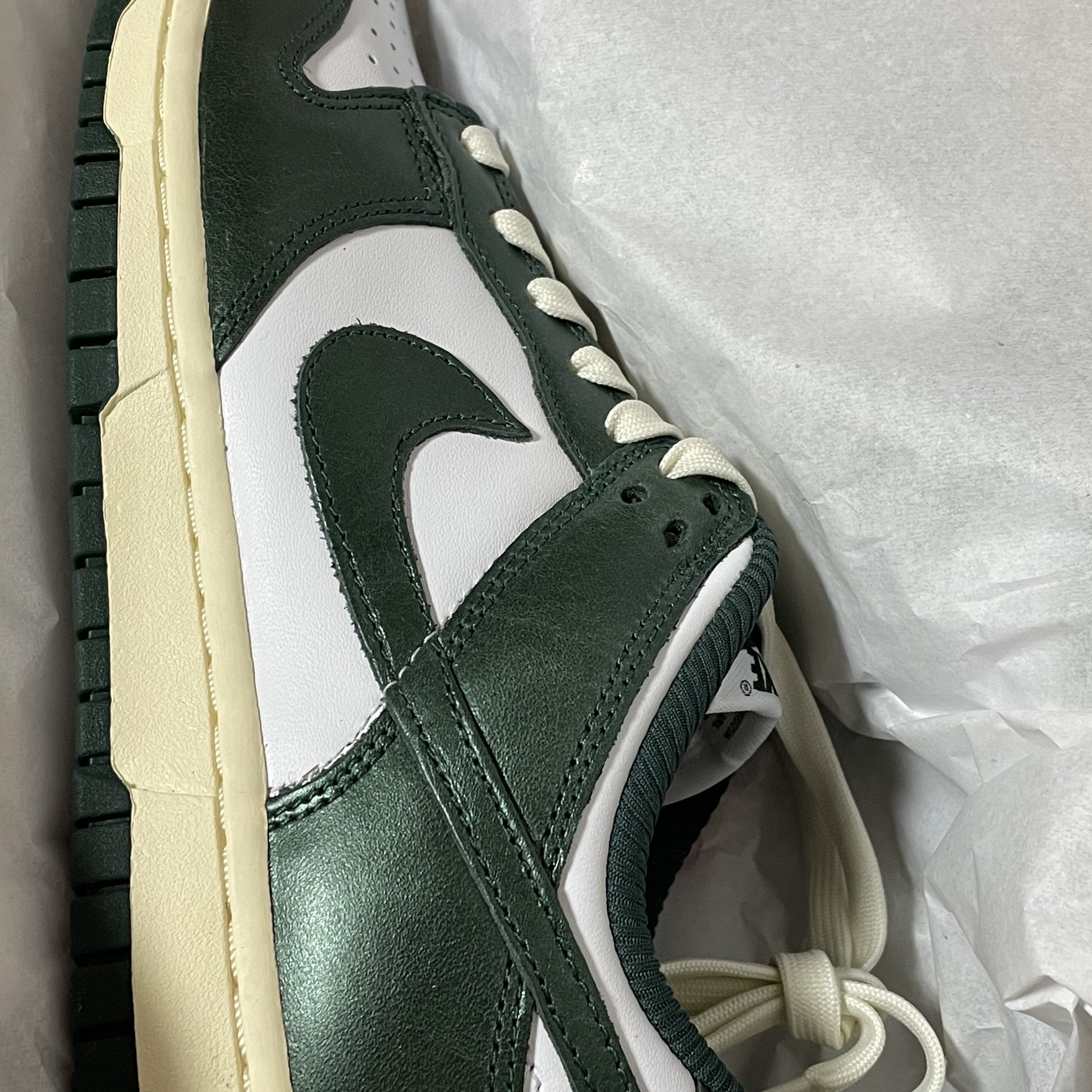 (W) Nike Dunk Low Vintage Green 착용 스타일 - 2