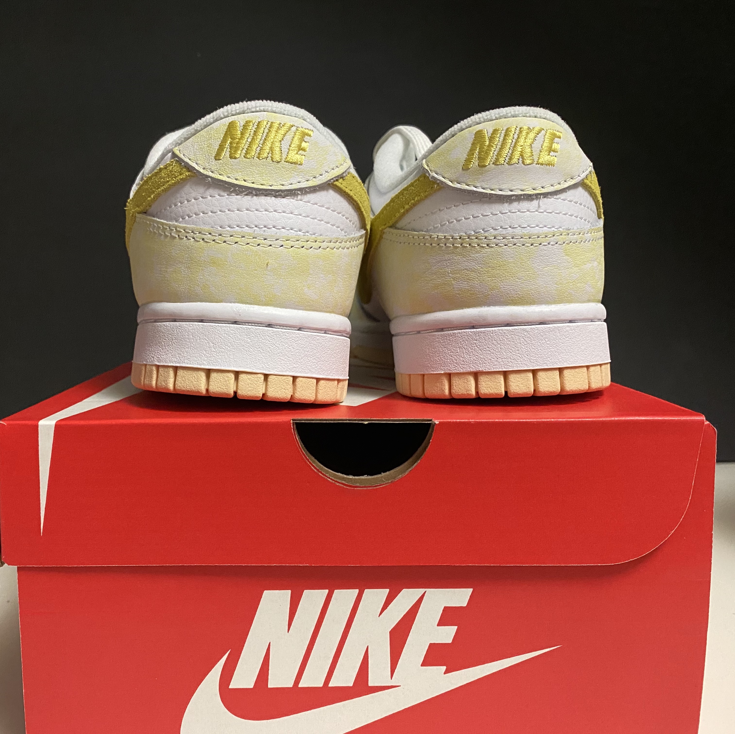 (W) Nike Dunk Low Yellow Strike 착용 스타일 - 2