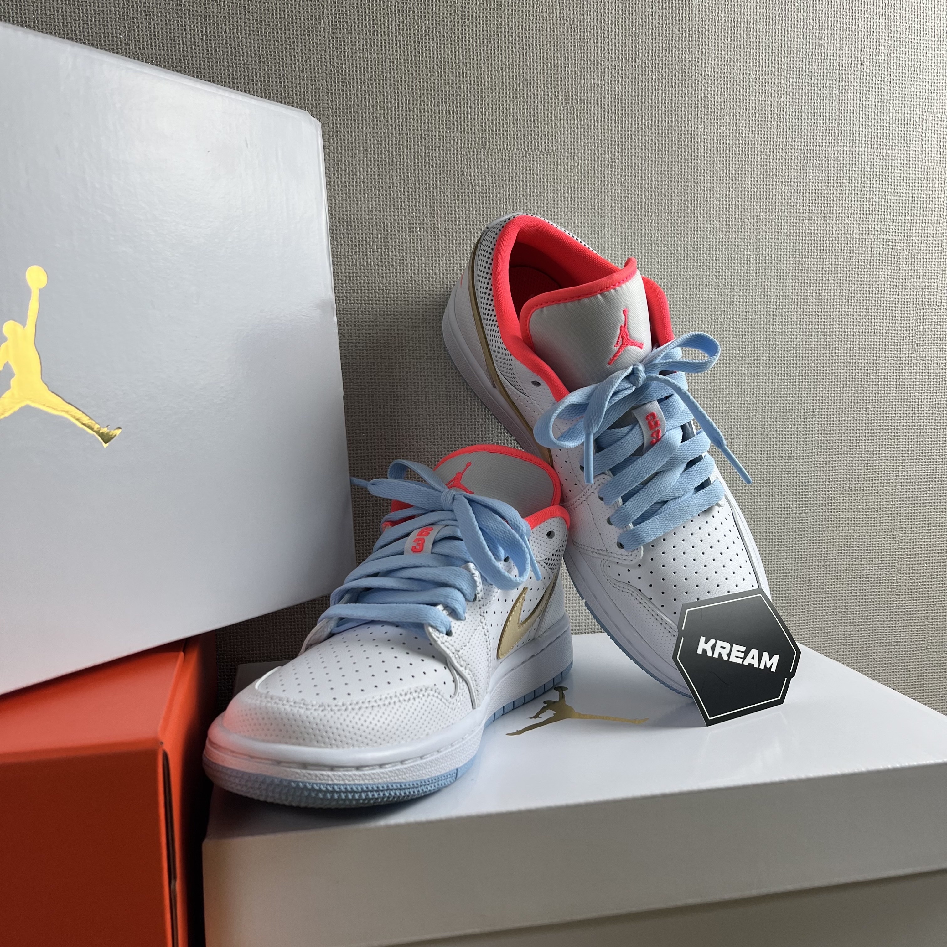 (W) Jordan 1 Low SE White Sesame 착용 스타일 - 1