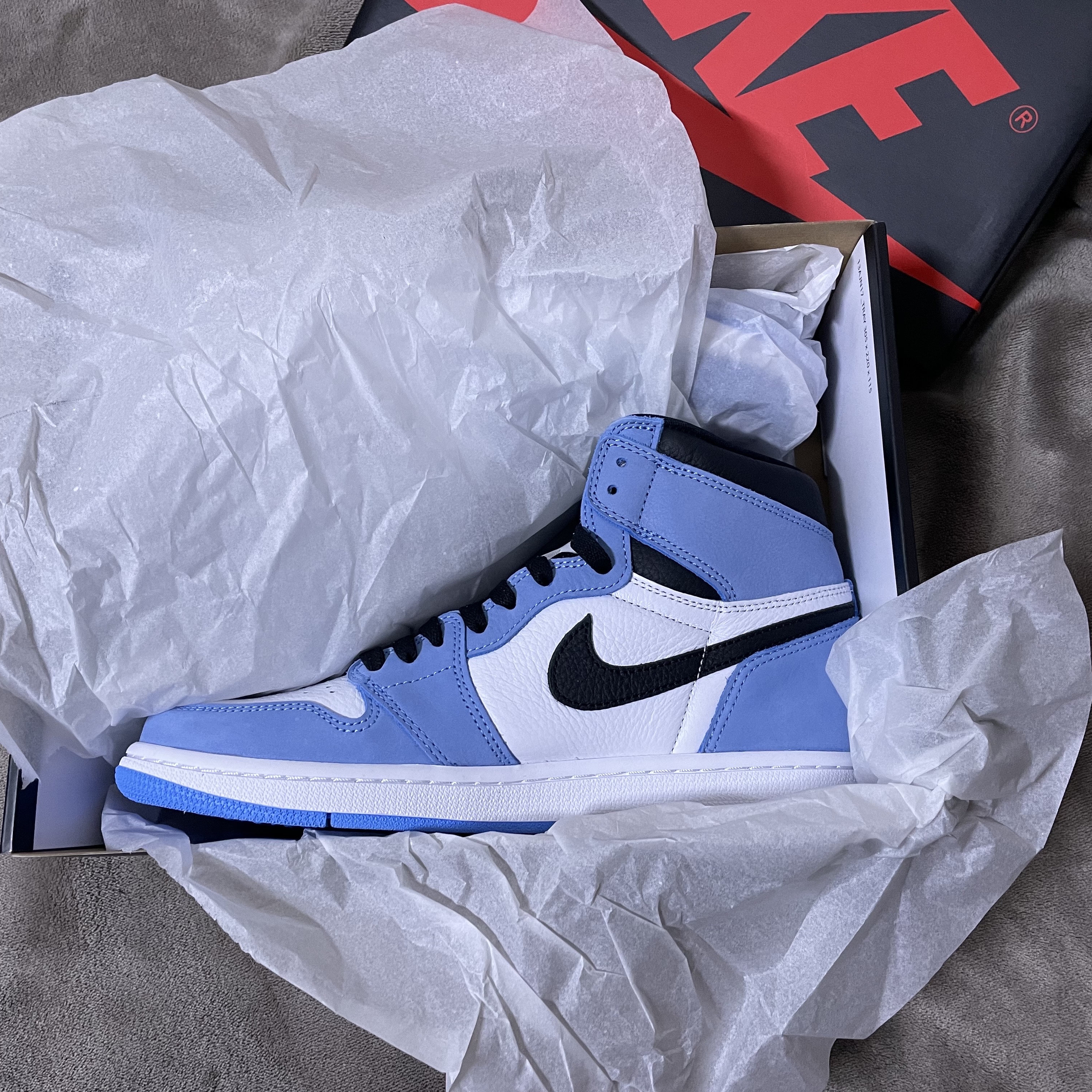 Jordan 1 Retro High OG University Blue 착용 스타일