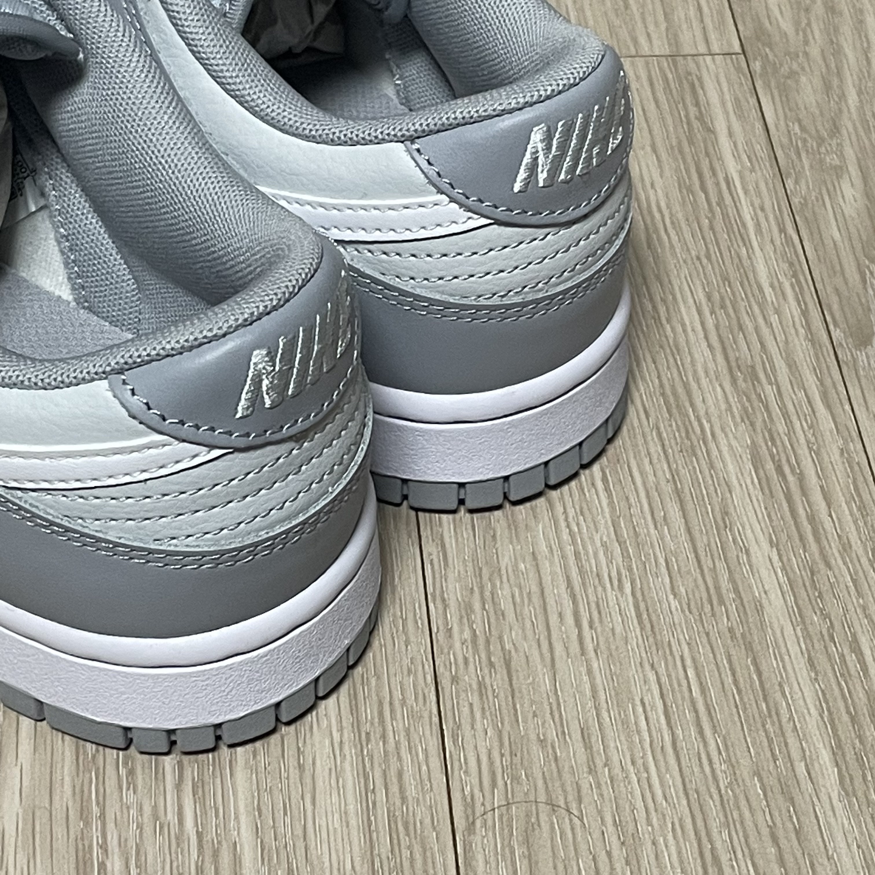 Nike Dunk Low Retro Wolf Grey 착용 스타일 - 3
