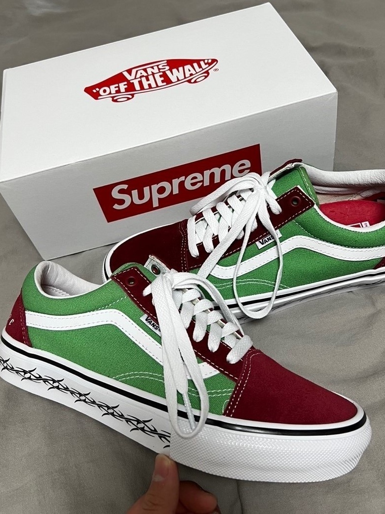 Vans x Supreme Old Skool Tribal Green Burgundy 착용 스타일