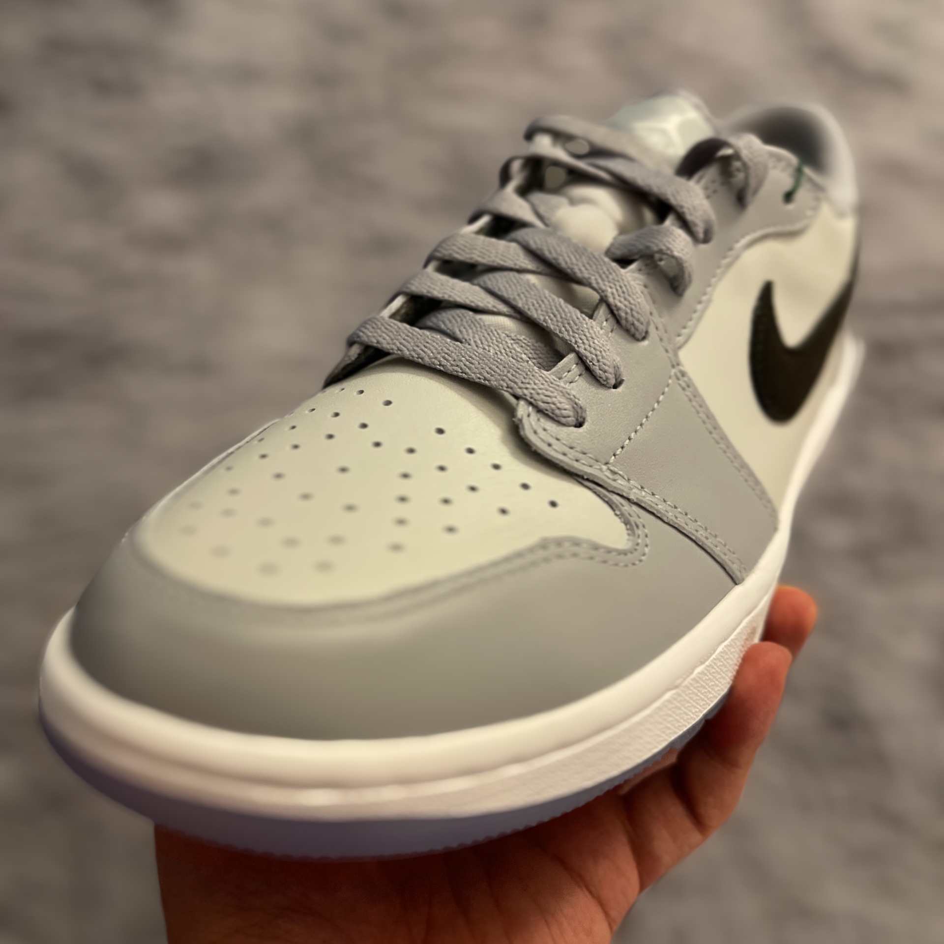 Jordan 1 Low Golf Wolf Grey 착용 스타일 - 1
