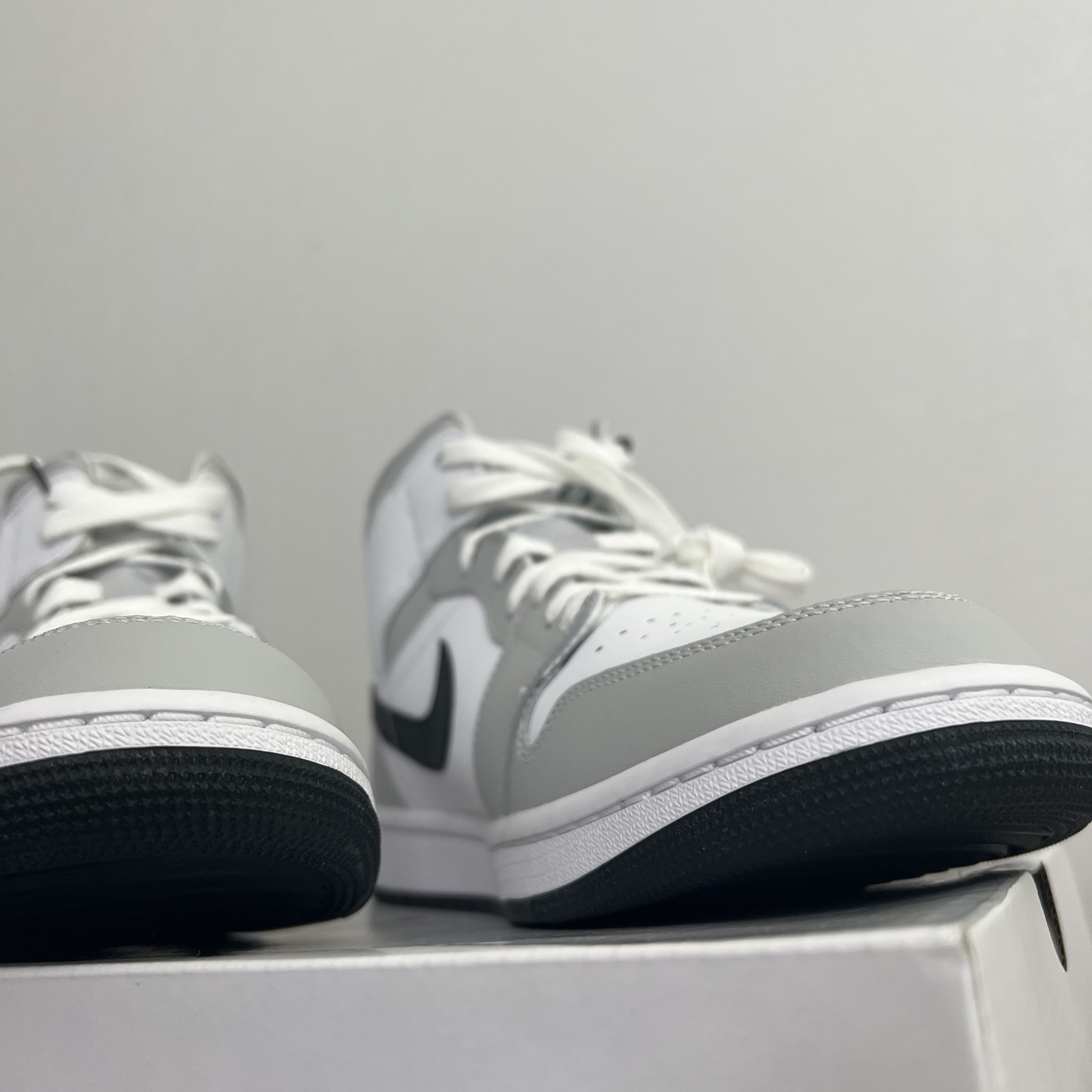 (W) Jordan 1 Mid Grey Fog 착용 스타일 - 2