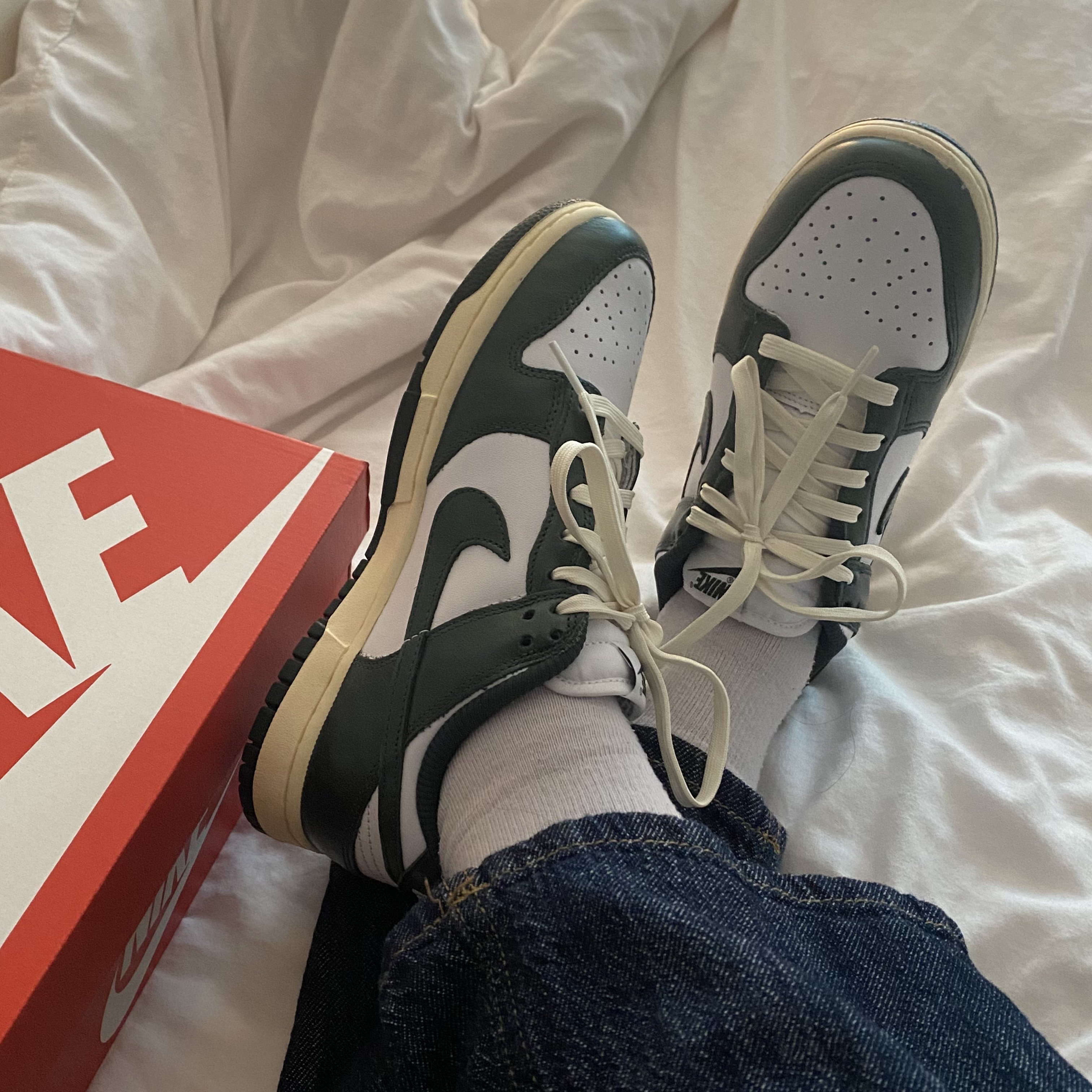(W) Nike Dunk Low Vintage Green 착용 스타일 - 2