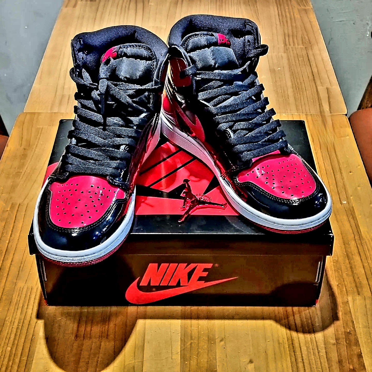 Jordan 1 Retro High OG Patent Bred 착용 스타일 - 3