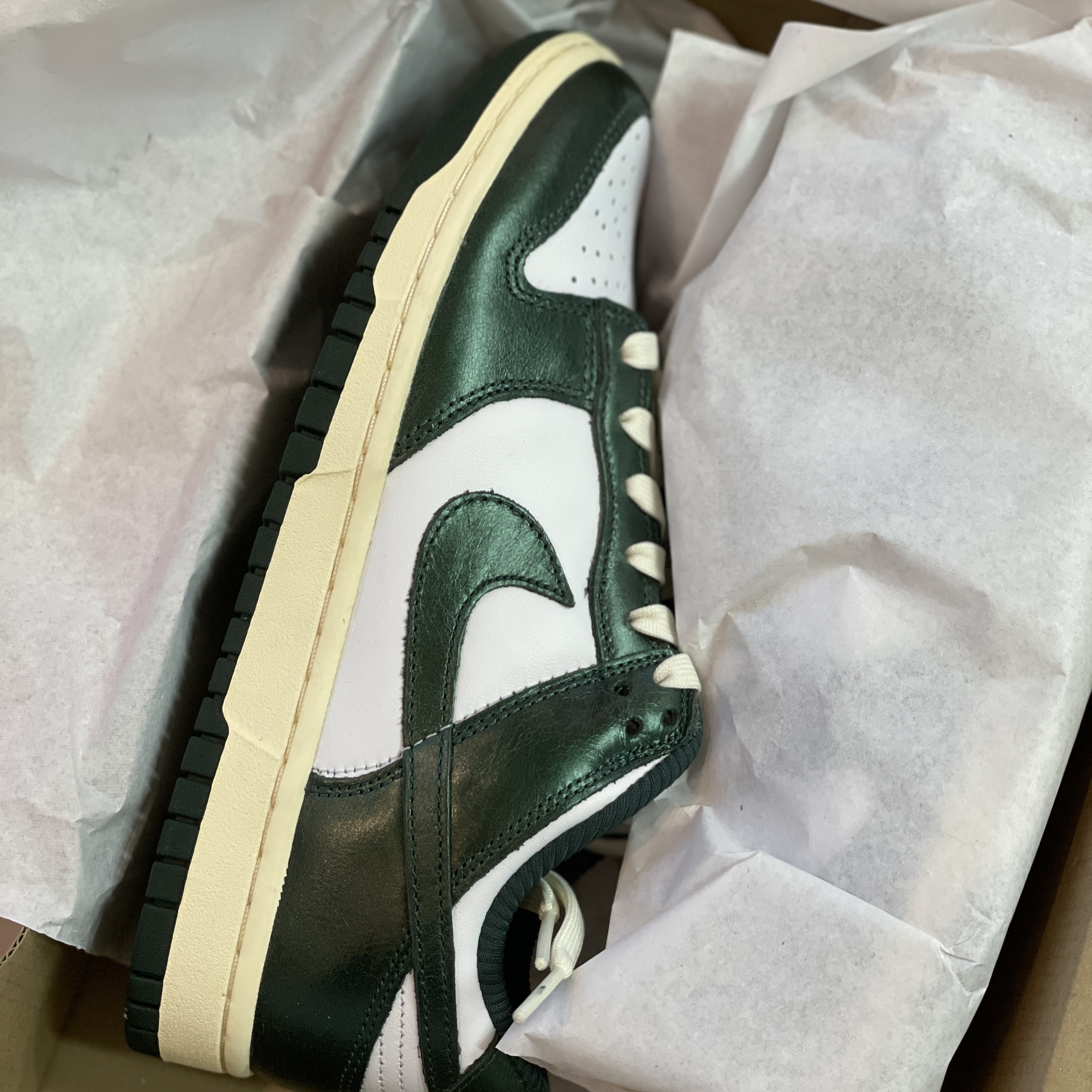 (W) Nike Dunk Low Vintage Green 착용 스타일 - 2