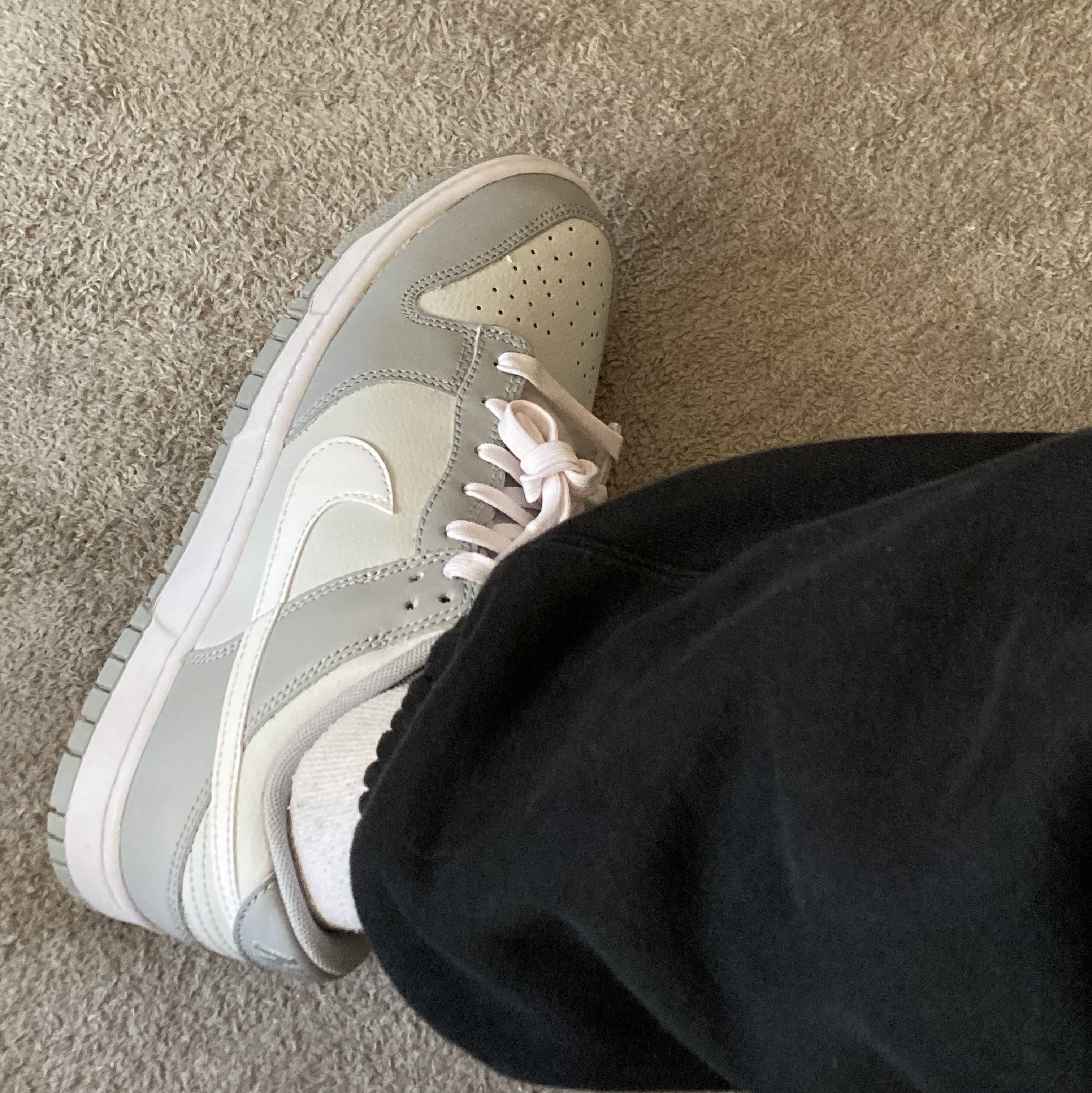 Nike Dunk Low Retro Wolf Grey 착용 스타일 - 2
