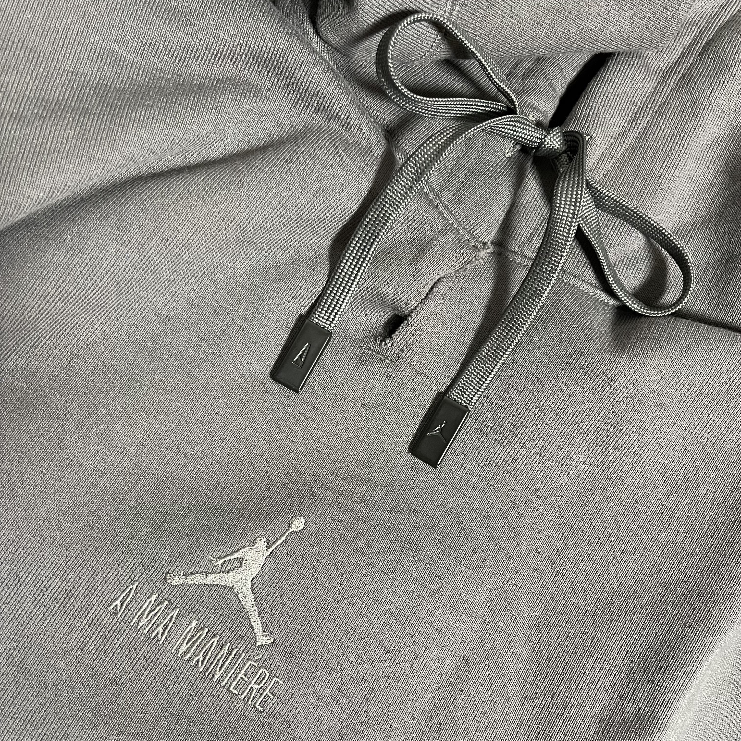 Jordan x A Ma Maniere Fleece Pullover Hoodie Midnight Fog - US/EU 착용 스타일 - 3