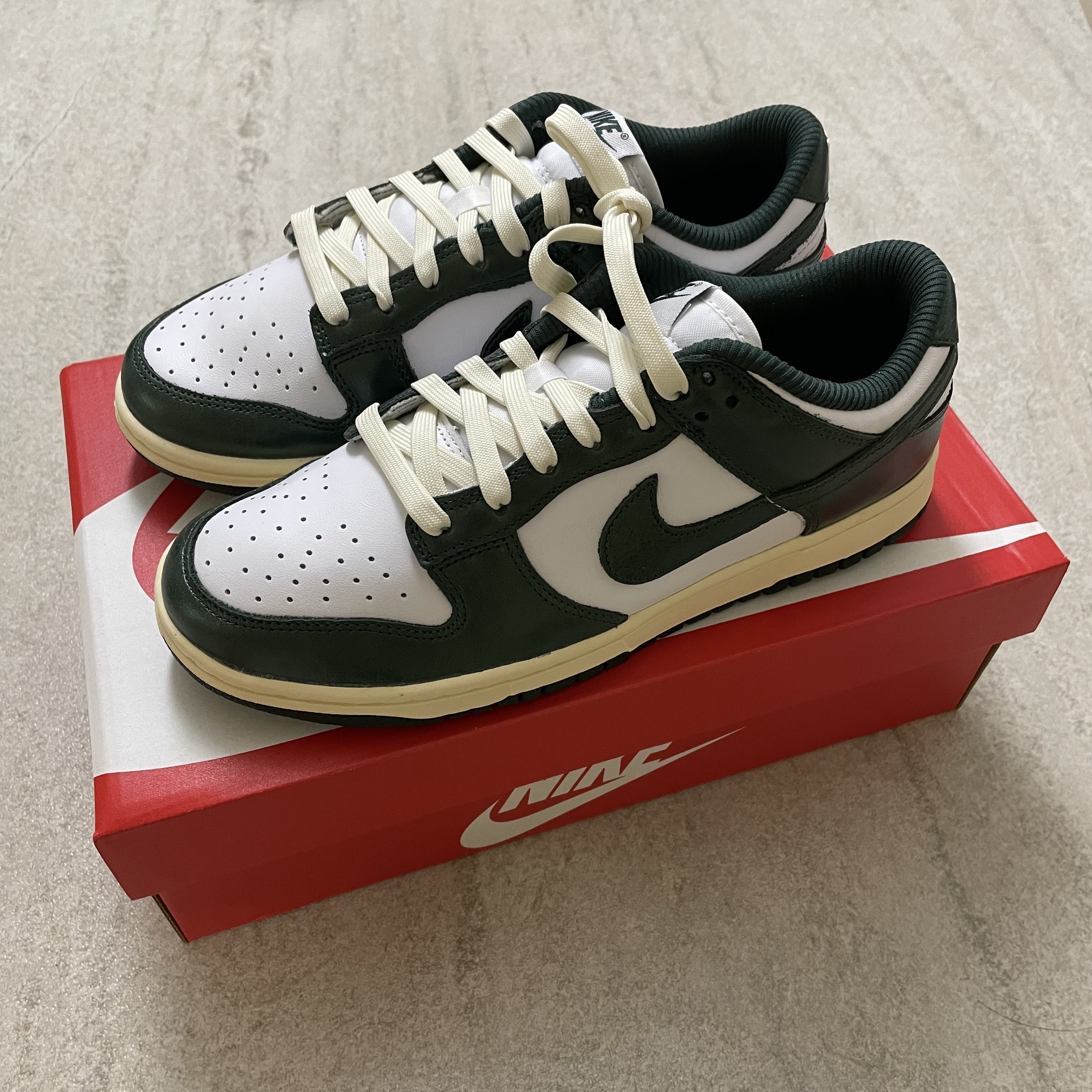 (W) Nike Dunk Low Vintage Green 착용 스타일