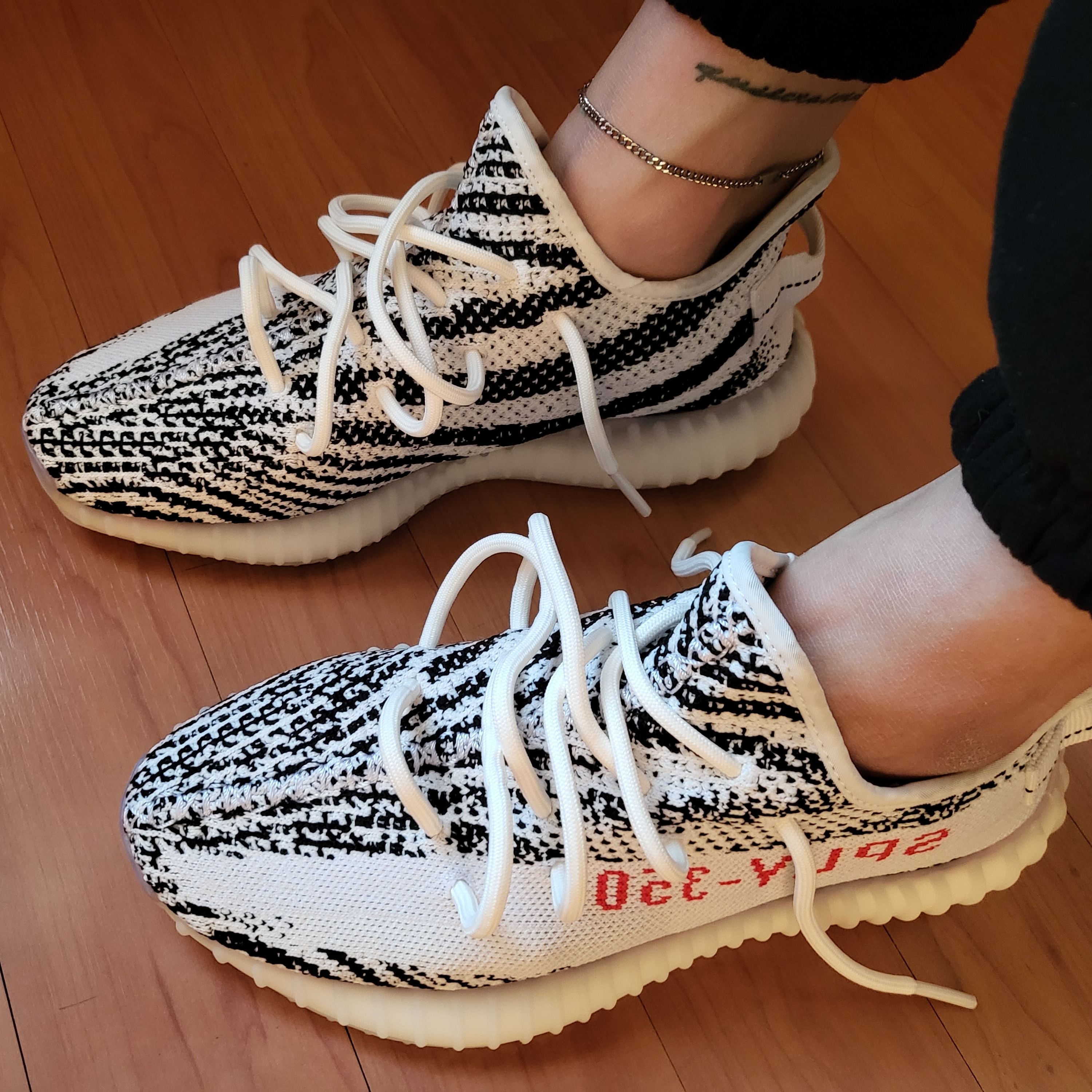 Adidas Yeezy Boost 350 V2 Zebra 2017/2019/2020 착용 스타일