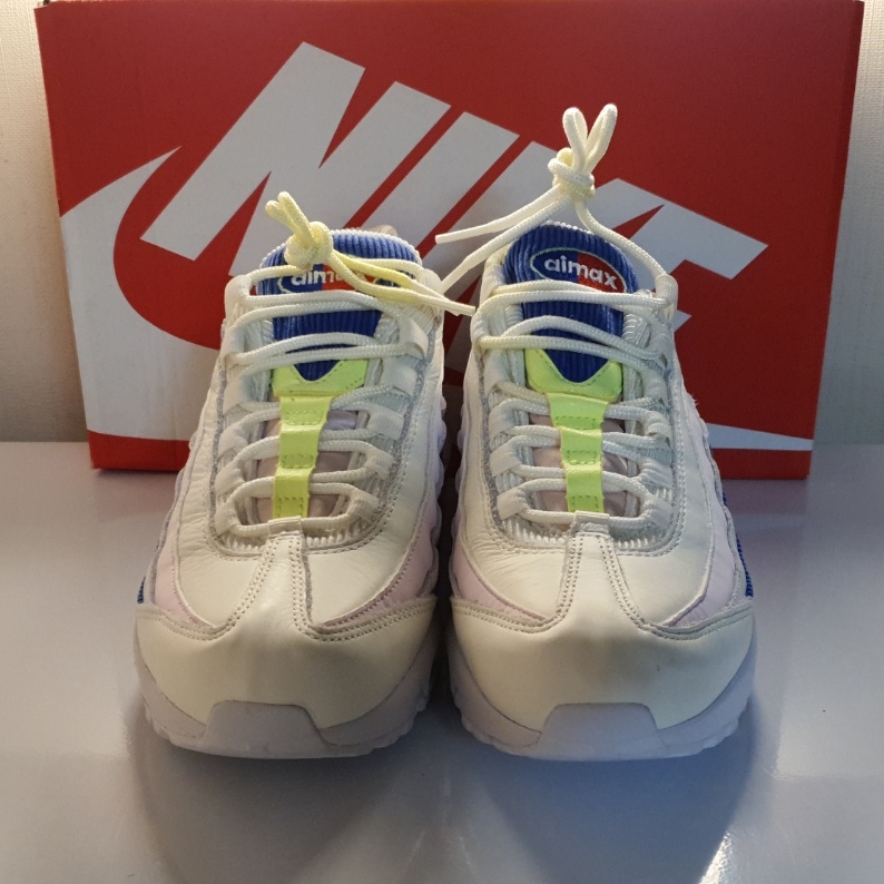 (W) Nike Air Max 95 Corduroy Panache 착용 스타일 - 1