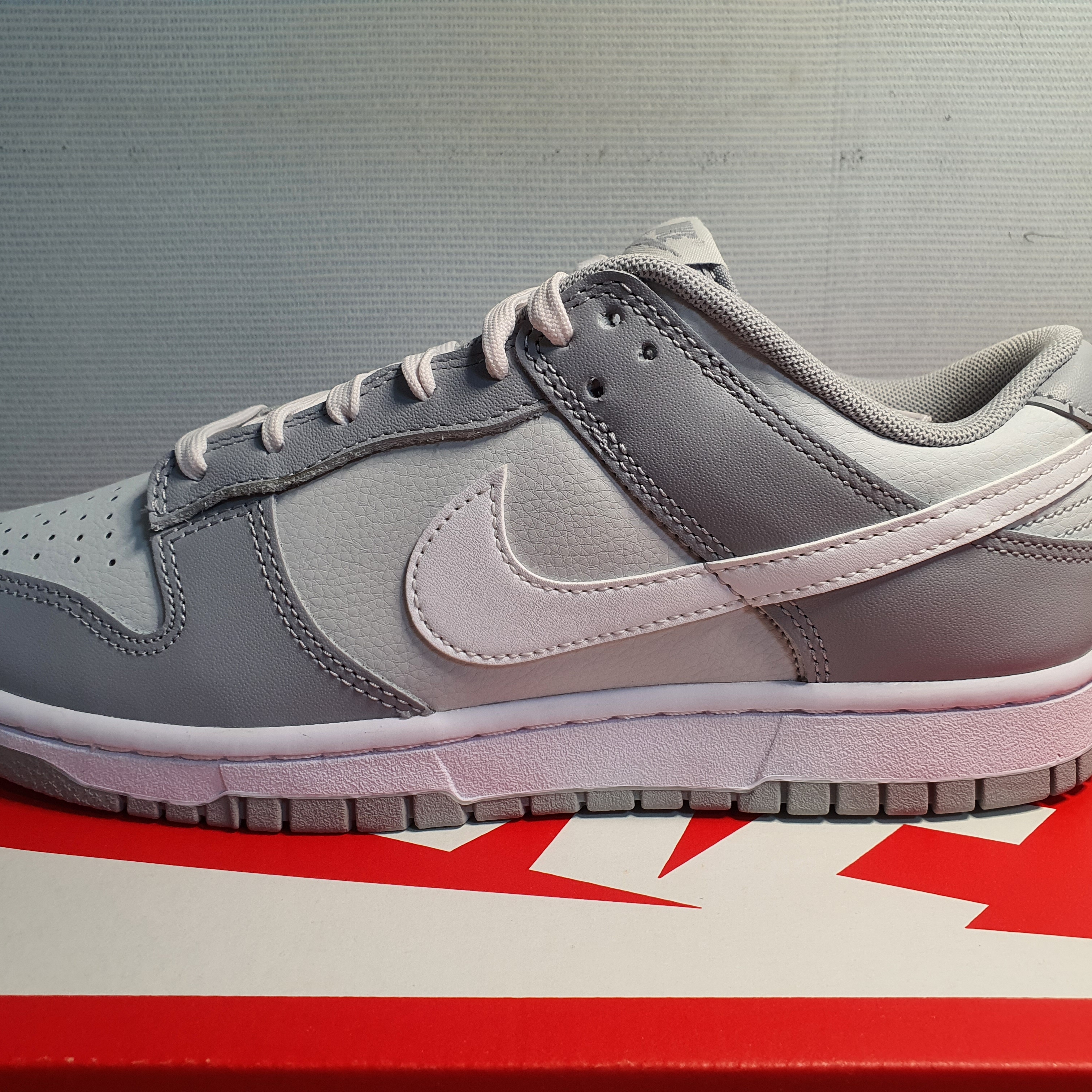 Nike Dunk Low Retro Wolf Grey 착용 스타일 - 2