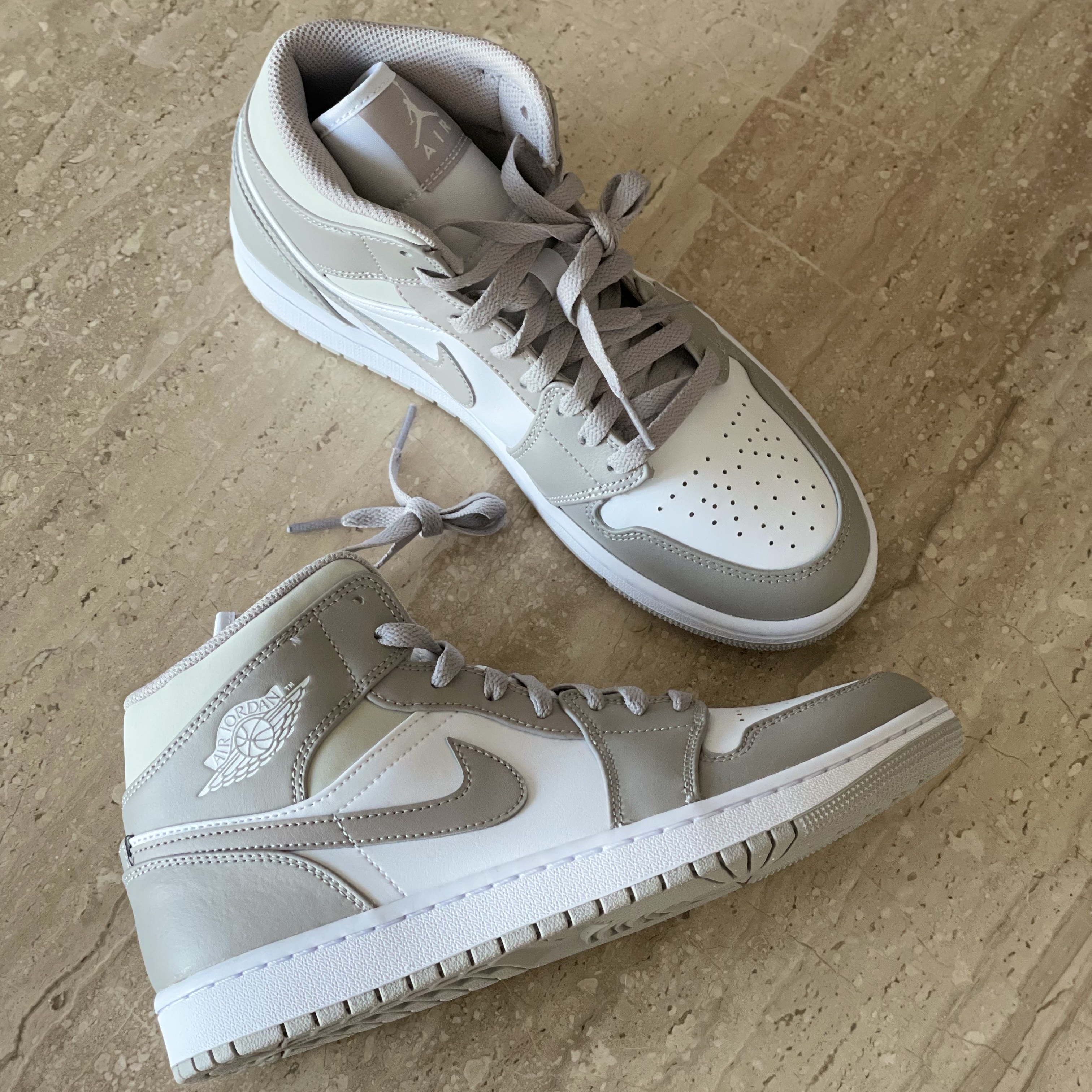 Jordan 1 Mid College Grey 착용 스타일