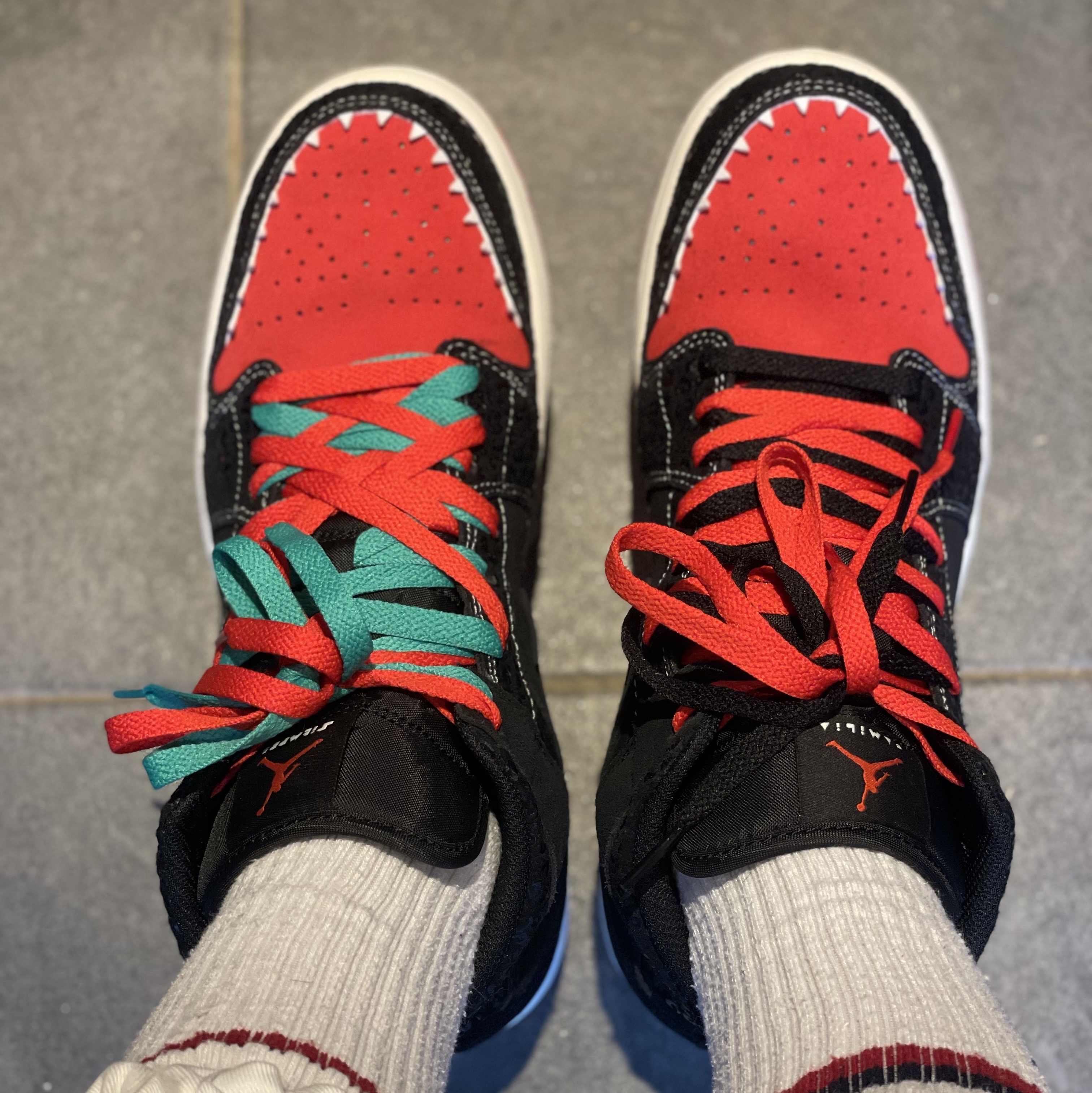 Jordan 1 Mid SE Siempre Familia 착용 스타일 - 1