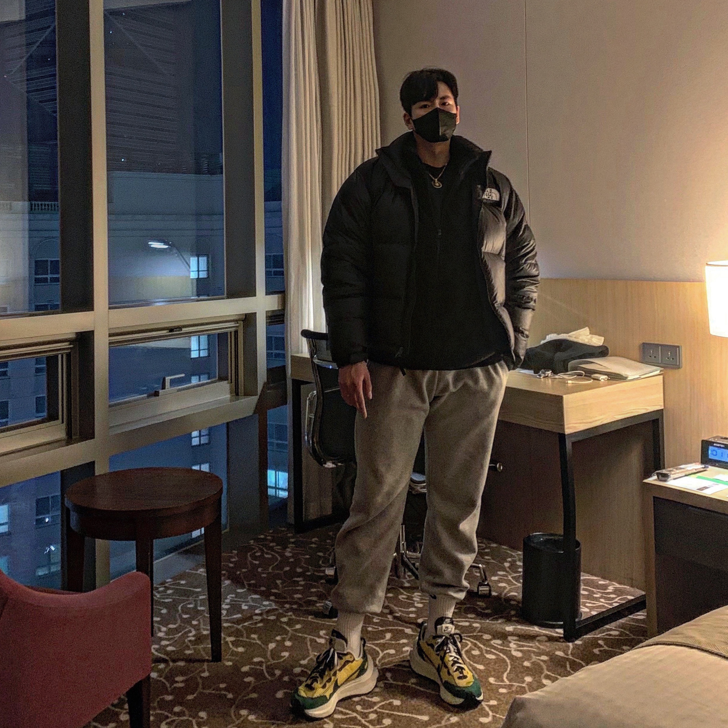 Nike x Sacai VaporWaffle Tour Yellow & Gorge Green Sail 착용 스타일