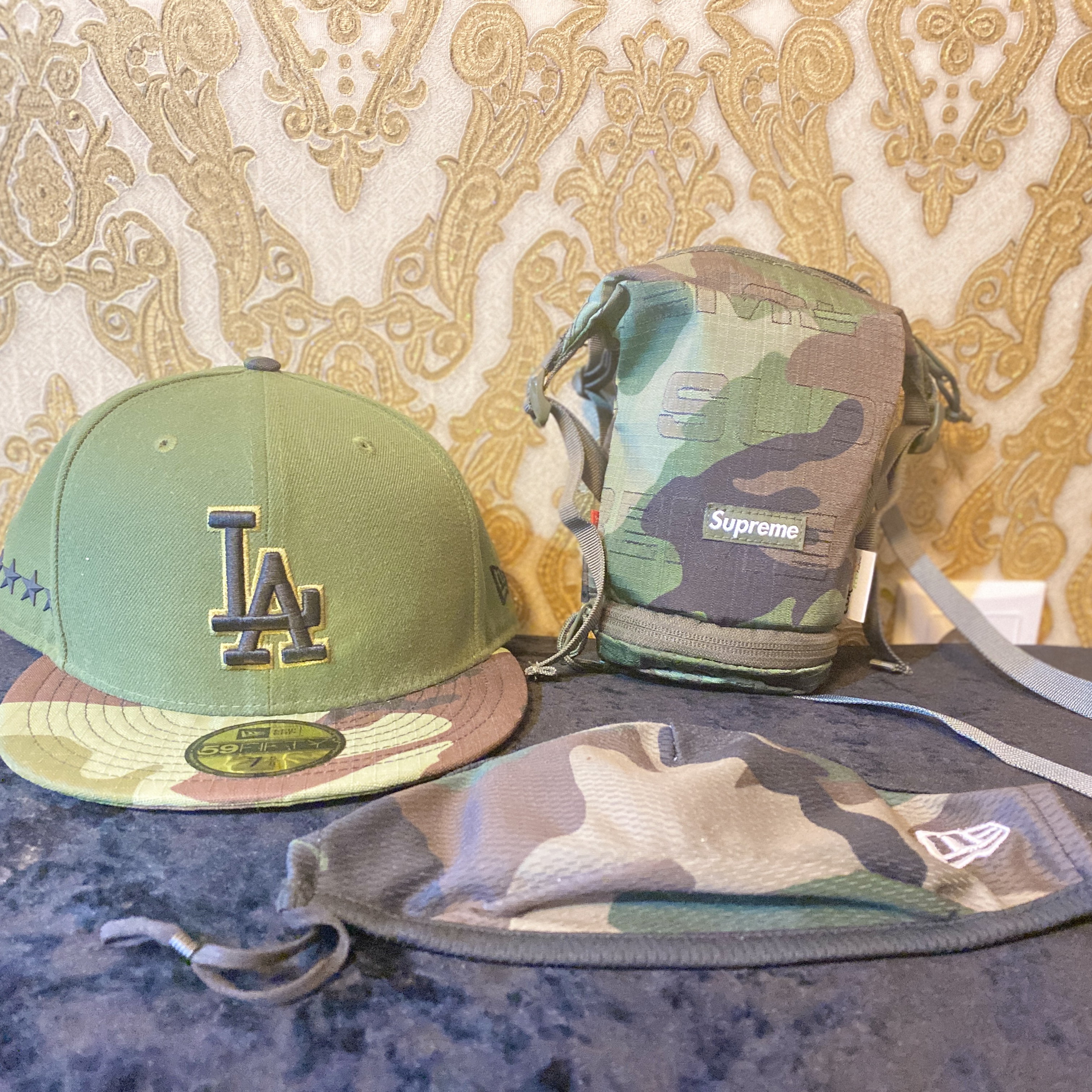 Supreme Neck Pouch Woodland Camo - 21FW 착용 스타일 - 1