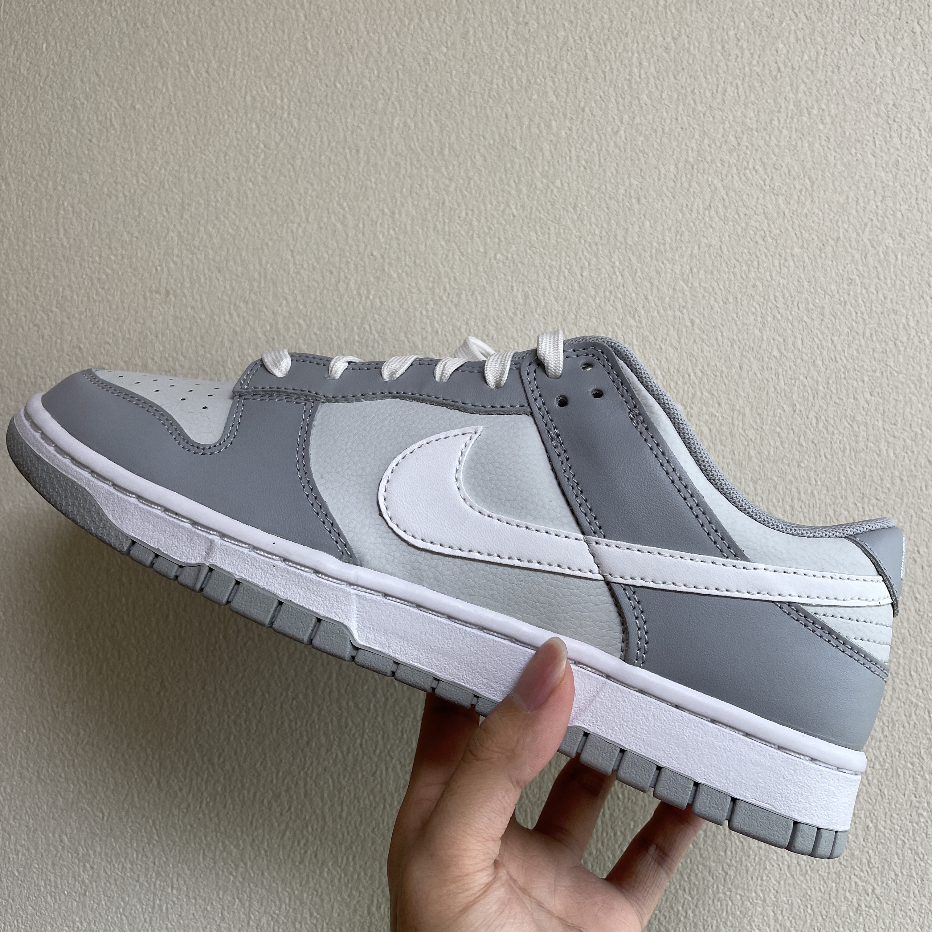 Nike Dunk Low Retro Wolf Grey 착용 스타일 - 1
