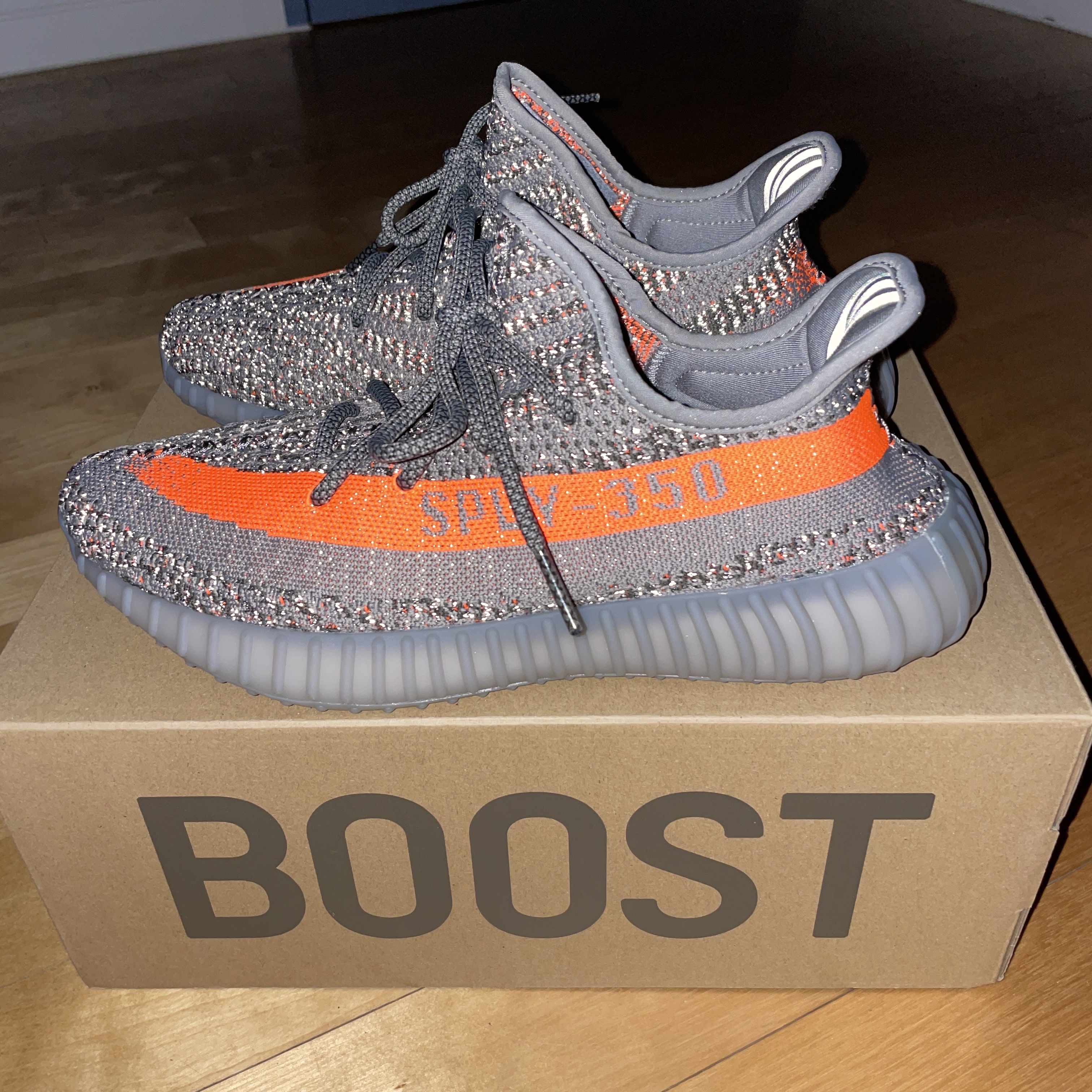 Adidas Yeezy Boost 350 V2 Beluga - Reflective 착용 스타일