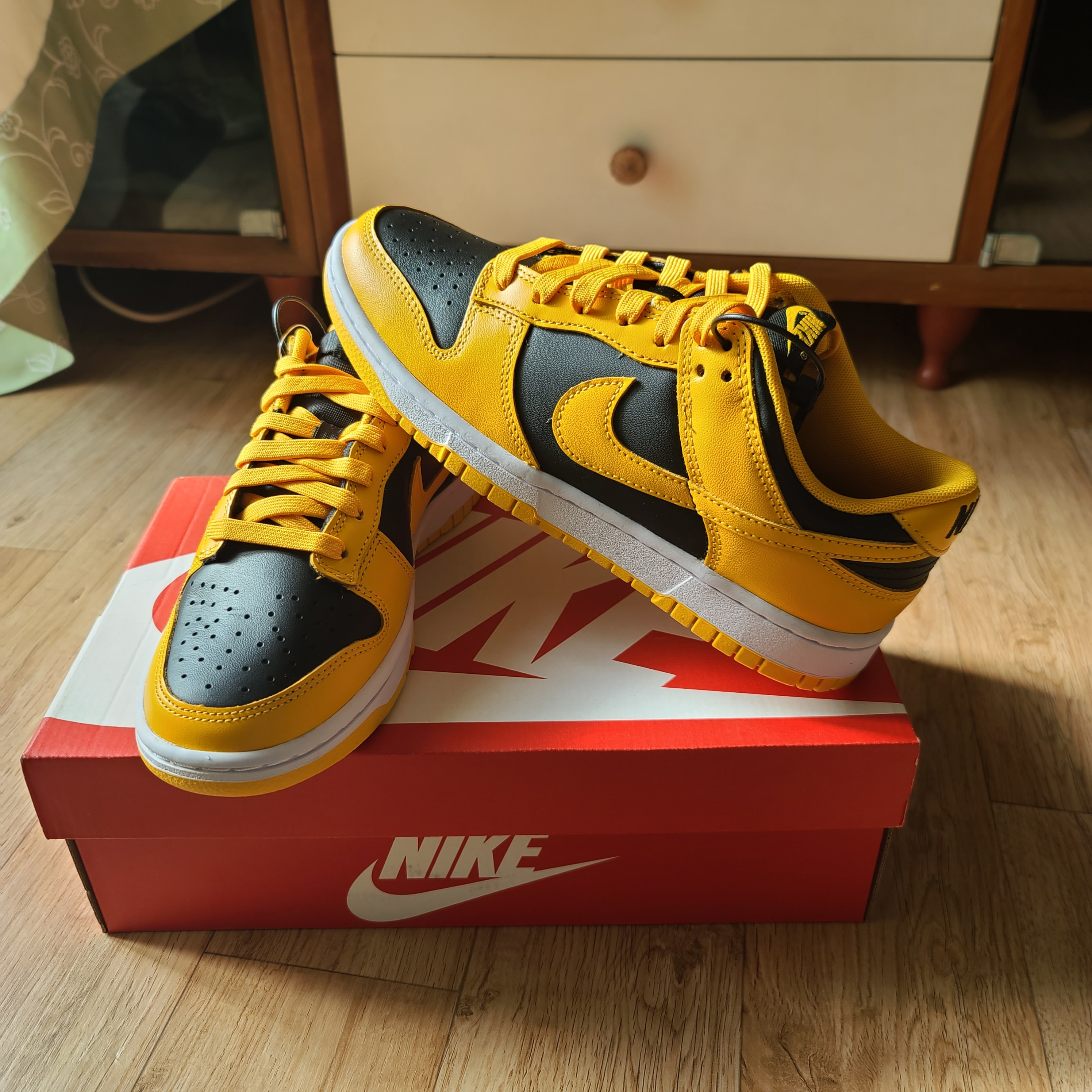 Nike Dunk Low Retro Championship Goldenrod 착용 스타일 - 2