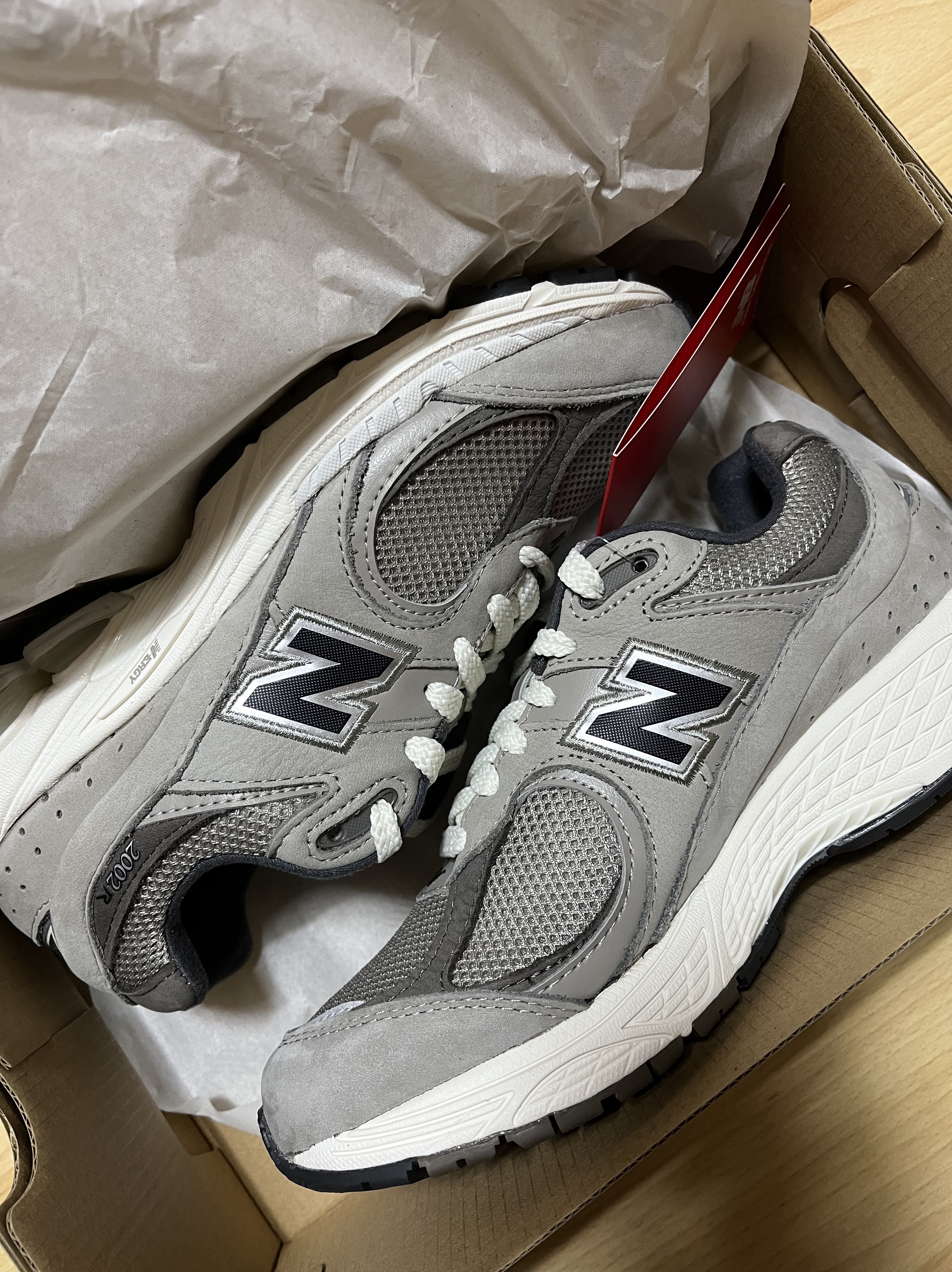 New Balance 2002 Warm Alpaca 착용 스타일 - 1