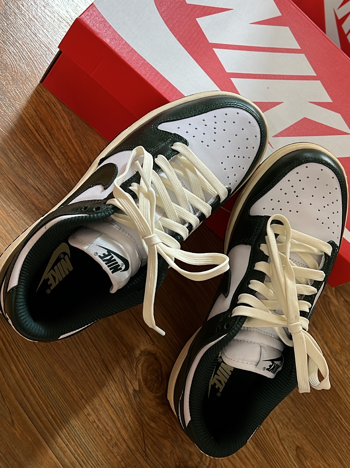 (W) Nike Dunk Low Vintage Green 착용 스타일 - 2