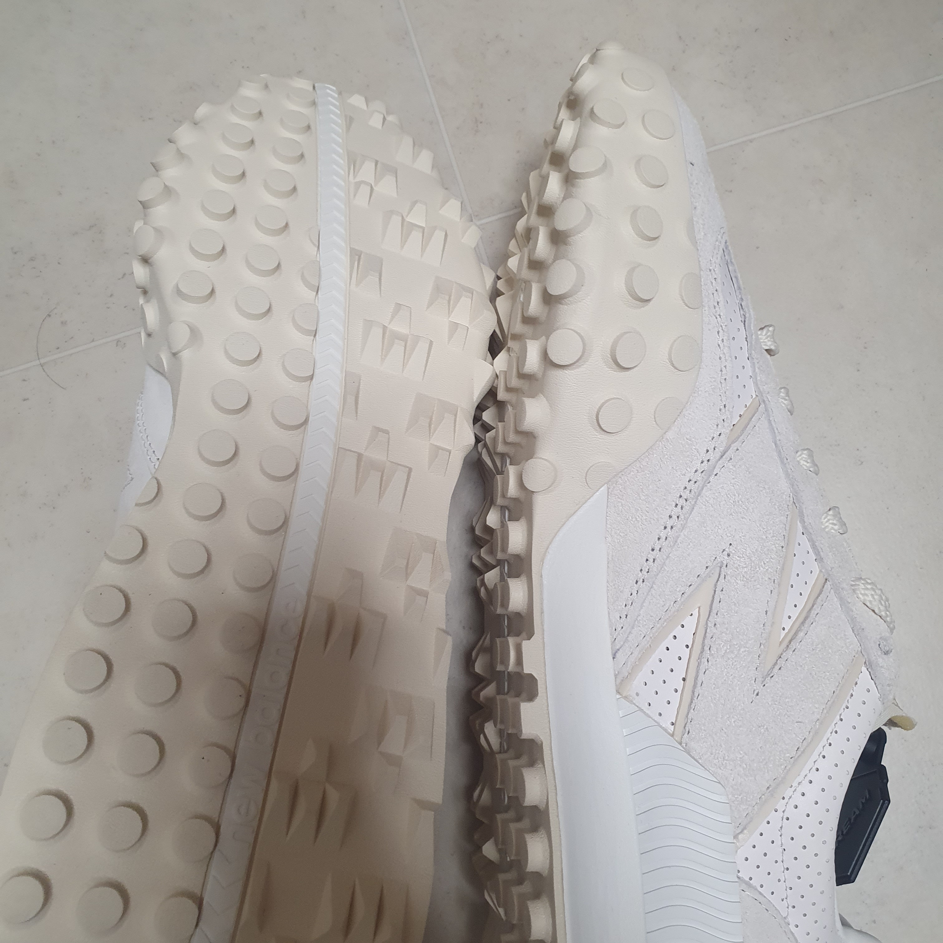 New Balance x Casablanca XC-72 Marshmallow Brilliant White 착용 스타일 - 2