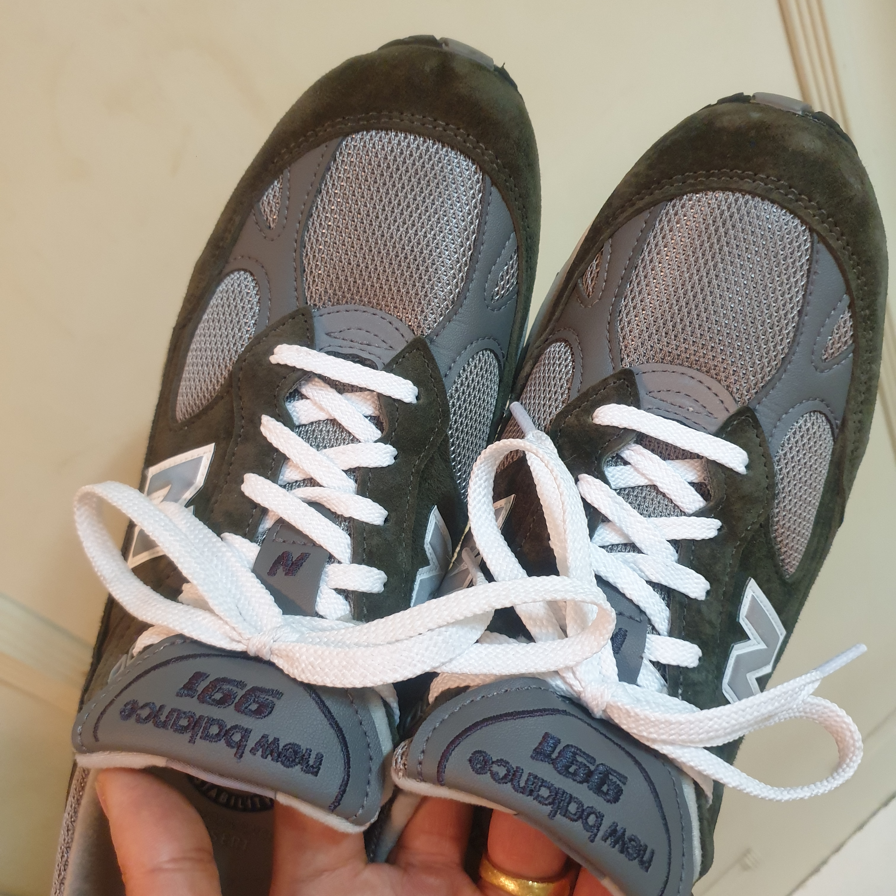 New Balance 991 Made in UK Dark Green 착용 스타일 - 1