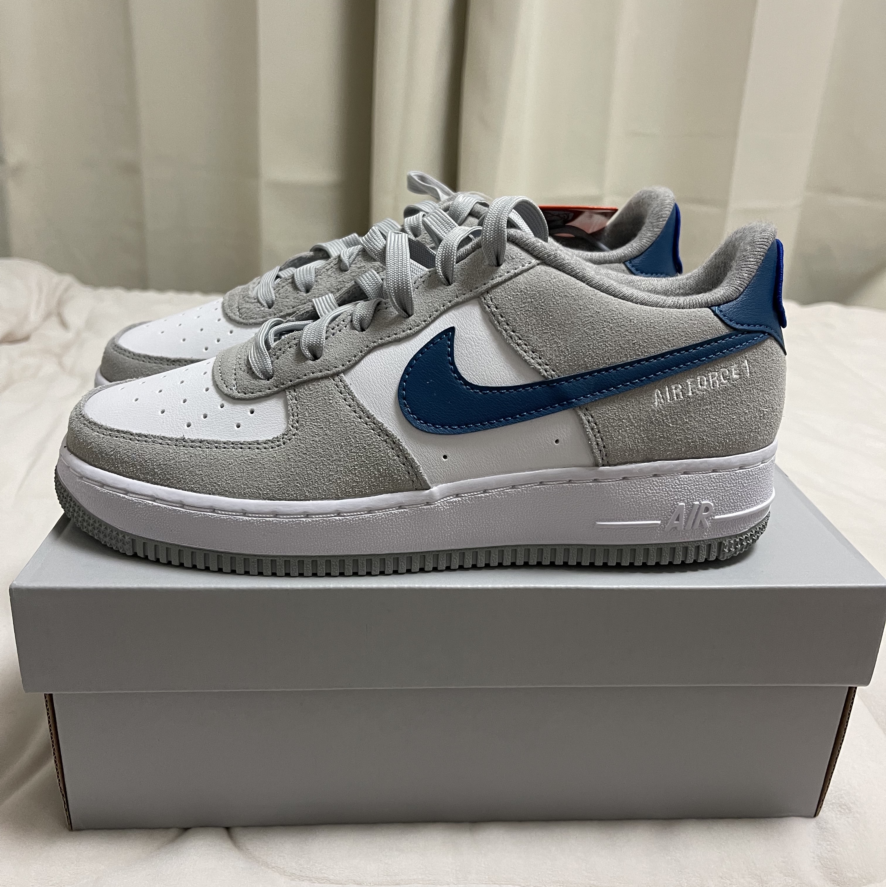 (GS) Nike Air Force 1 LV8 Athletic Club Light Smoke Grey Marina 착용 스타일