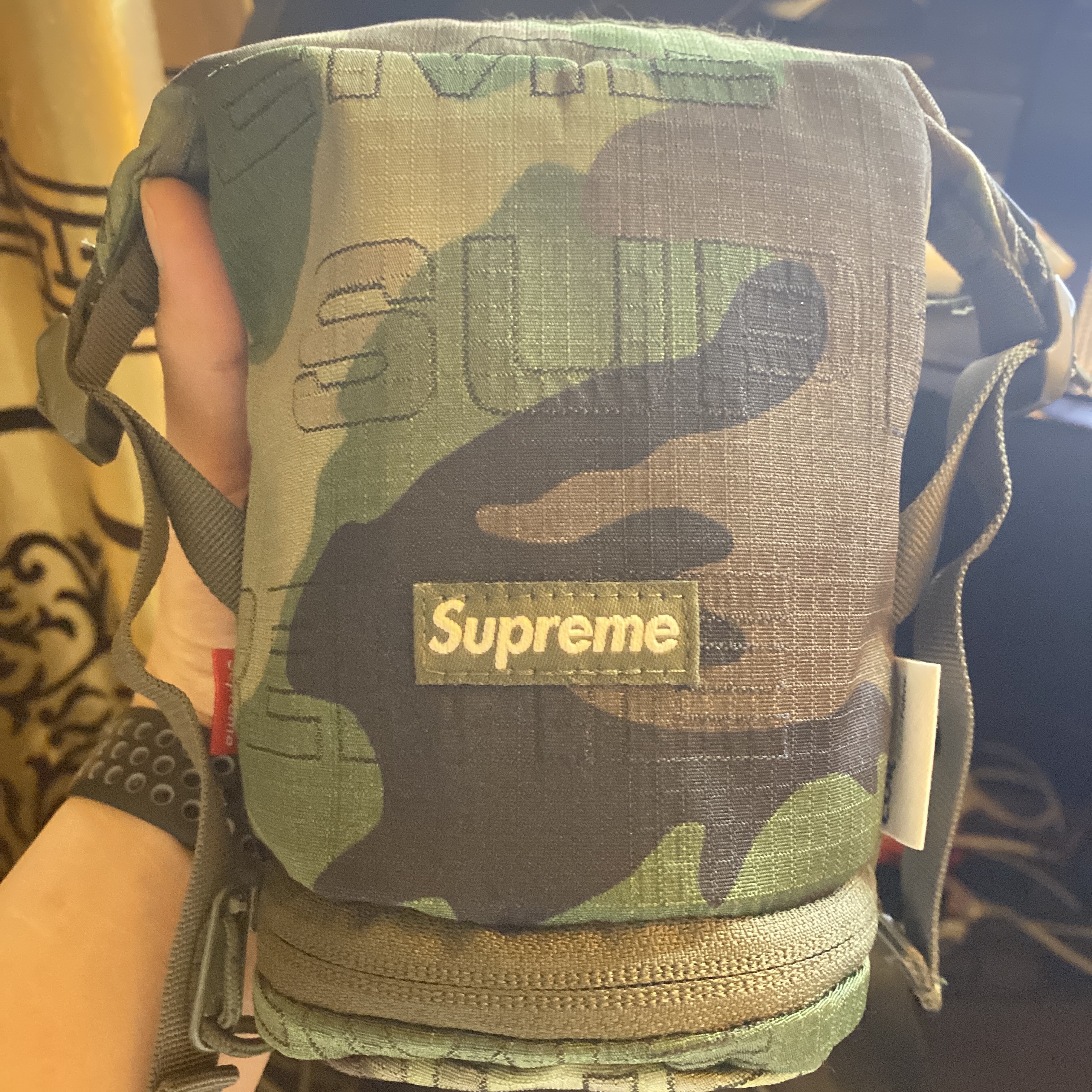 Supreme Neck Pouch Woodland Camo - 21FW 착용 스타일 - 2