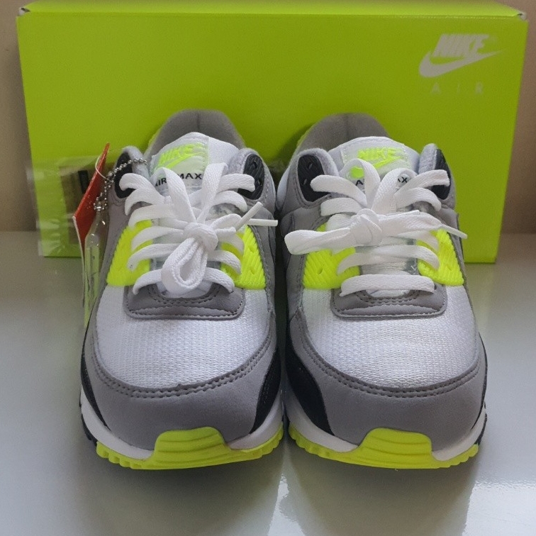 Nike Air Max 90 OG Volt 2020 착용 스타일 - 1