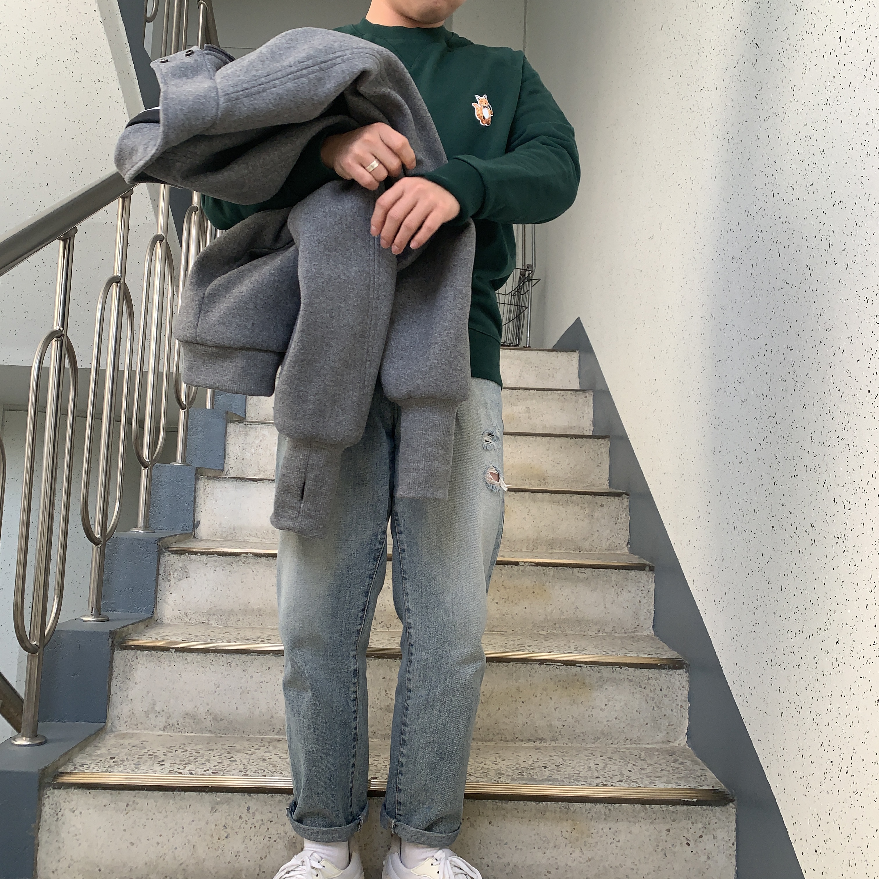 Maison Kitsune All Right Fox Patch Classic Sweatshirt Dark Green, (W) New Balance 327 White Moonbeam 착용 스타일 - 2