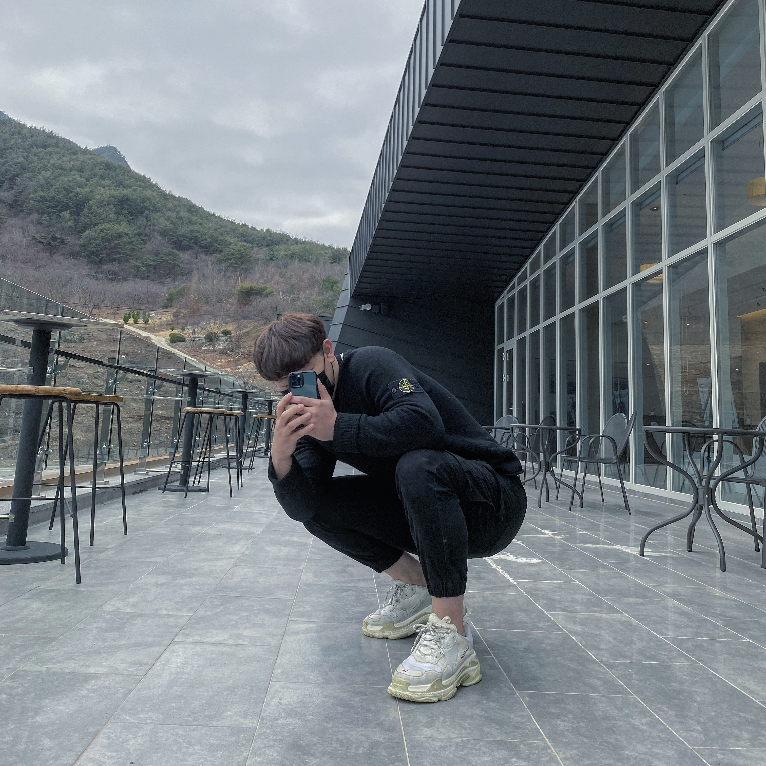 Balenciaga Triple S Sneakers White Tan 2020, Stone Island 66060 T.CO+OLD Sweatshirt Black - 21SS 착용 스타일