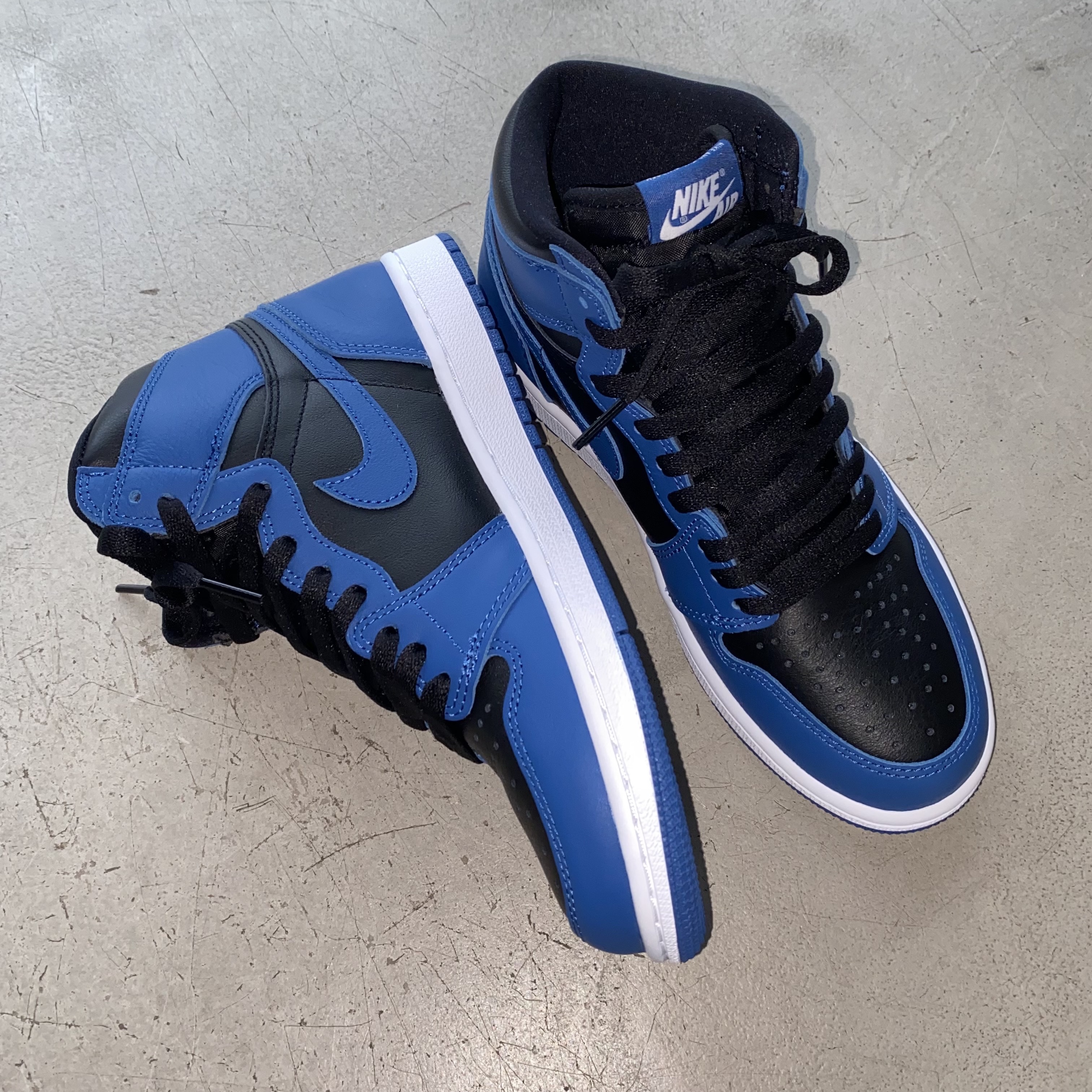 Jordan 1 Retro High OG Dark Marina Blue 착용 스타일 - 2
