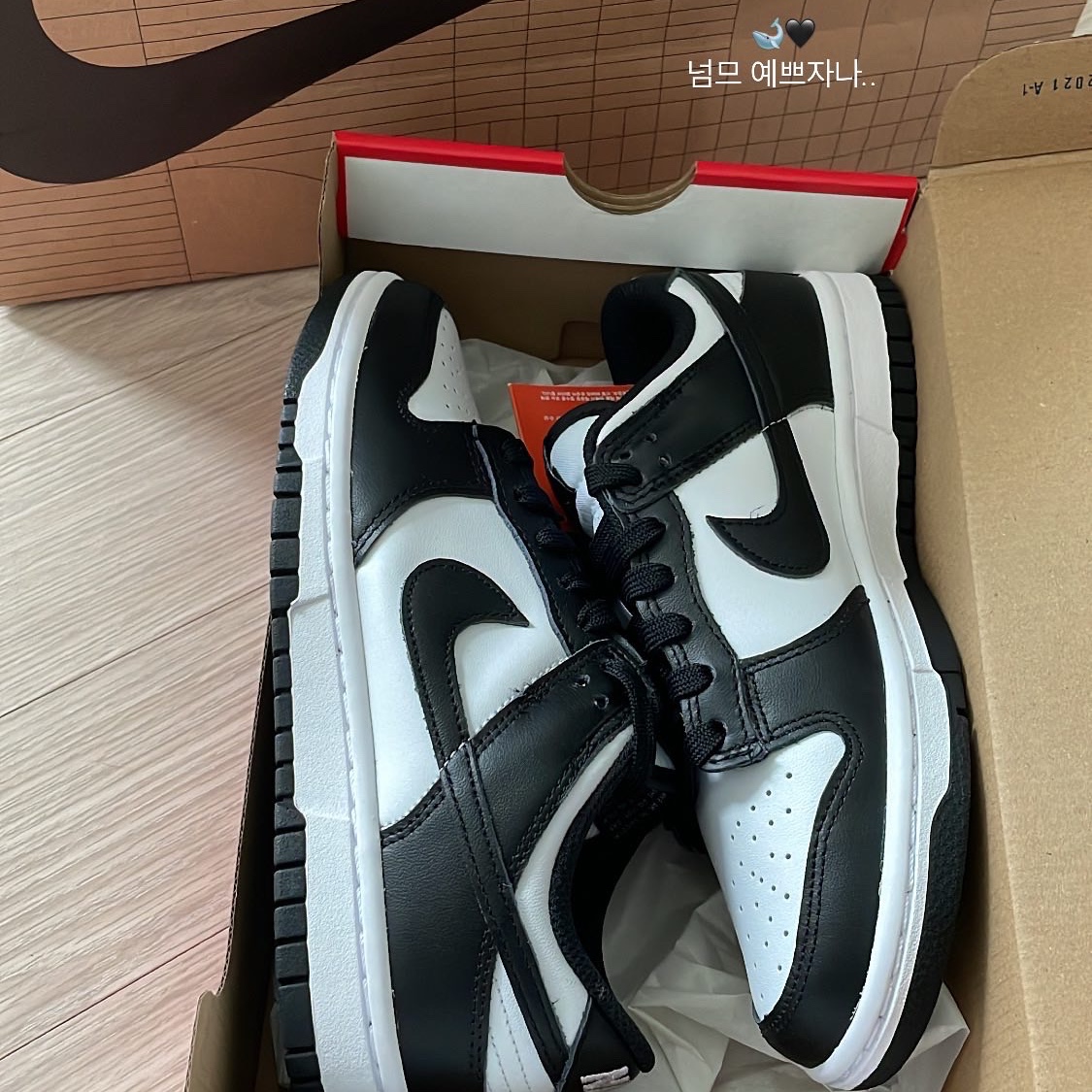 (W) Nike Dunk Low Black 착용 스타일 - 1