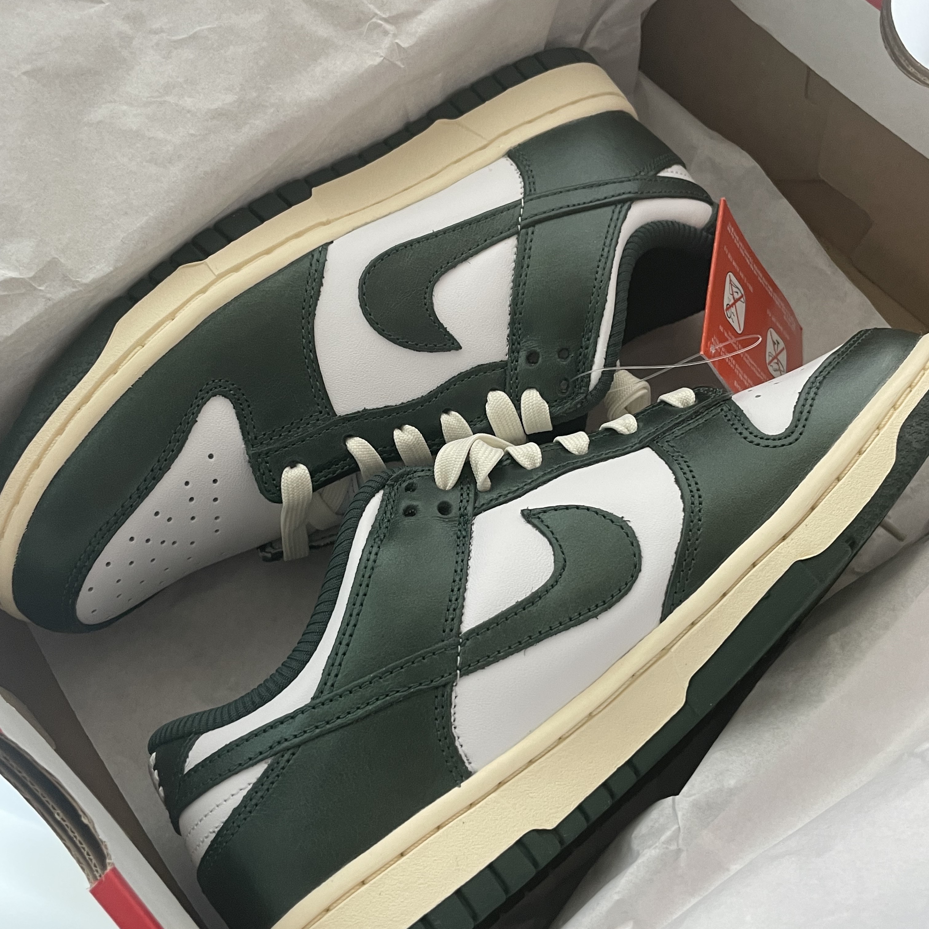 (W) Nike Dunk Low Vintage Green 착용 스타일