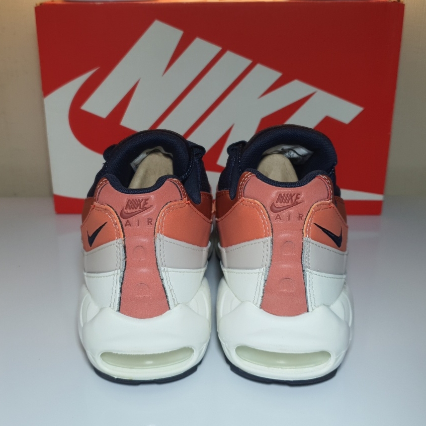 Nike Air Max 95 Essential Sail Obsidian 착용 스타일 - 2
